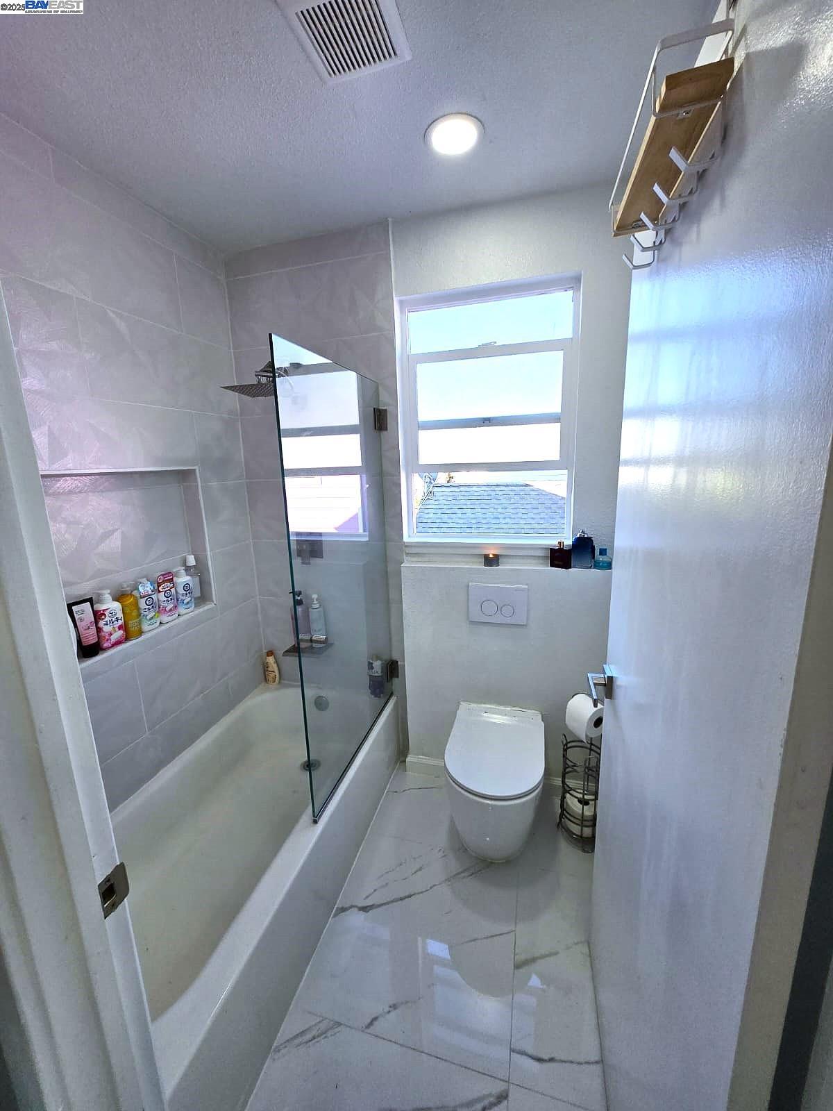 Oakland, California, 94603, United States, 3 Bedrooms Bedrooms, ,2 BathroomsBathrooms,Residential,For Sale,1991687