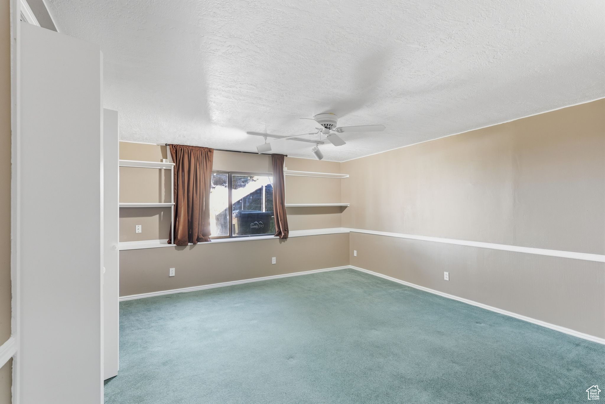 Tooele, Utah, 84074, United States, 4 Bedrooms Bedrooms, ,4 BathroomsBathrooms,Residential,For Sale,1989658