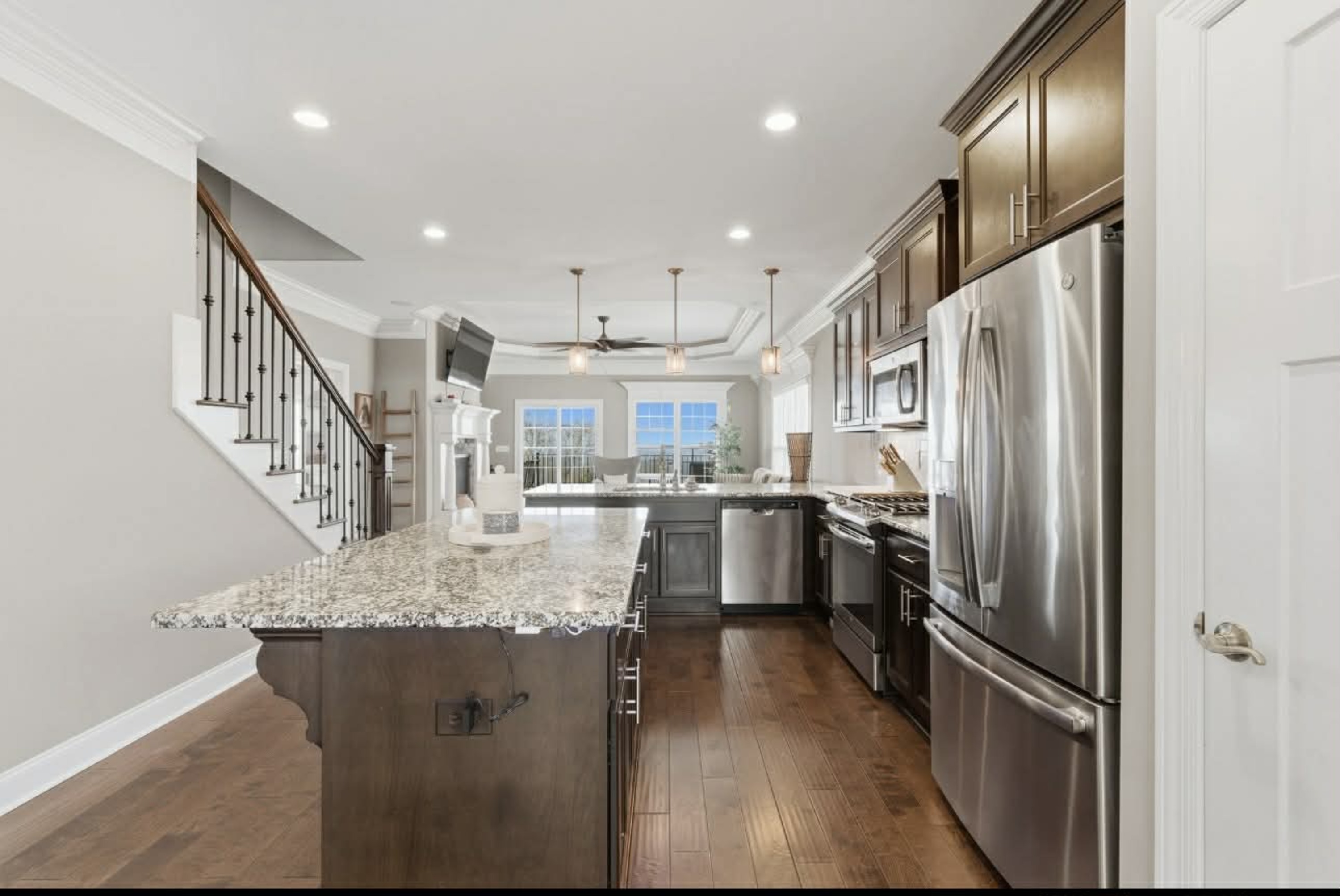  2821 Talon Circle NE - 物件實景