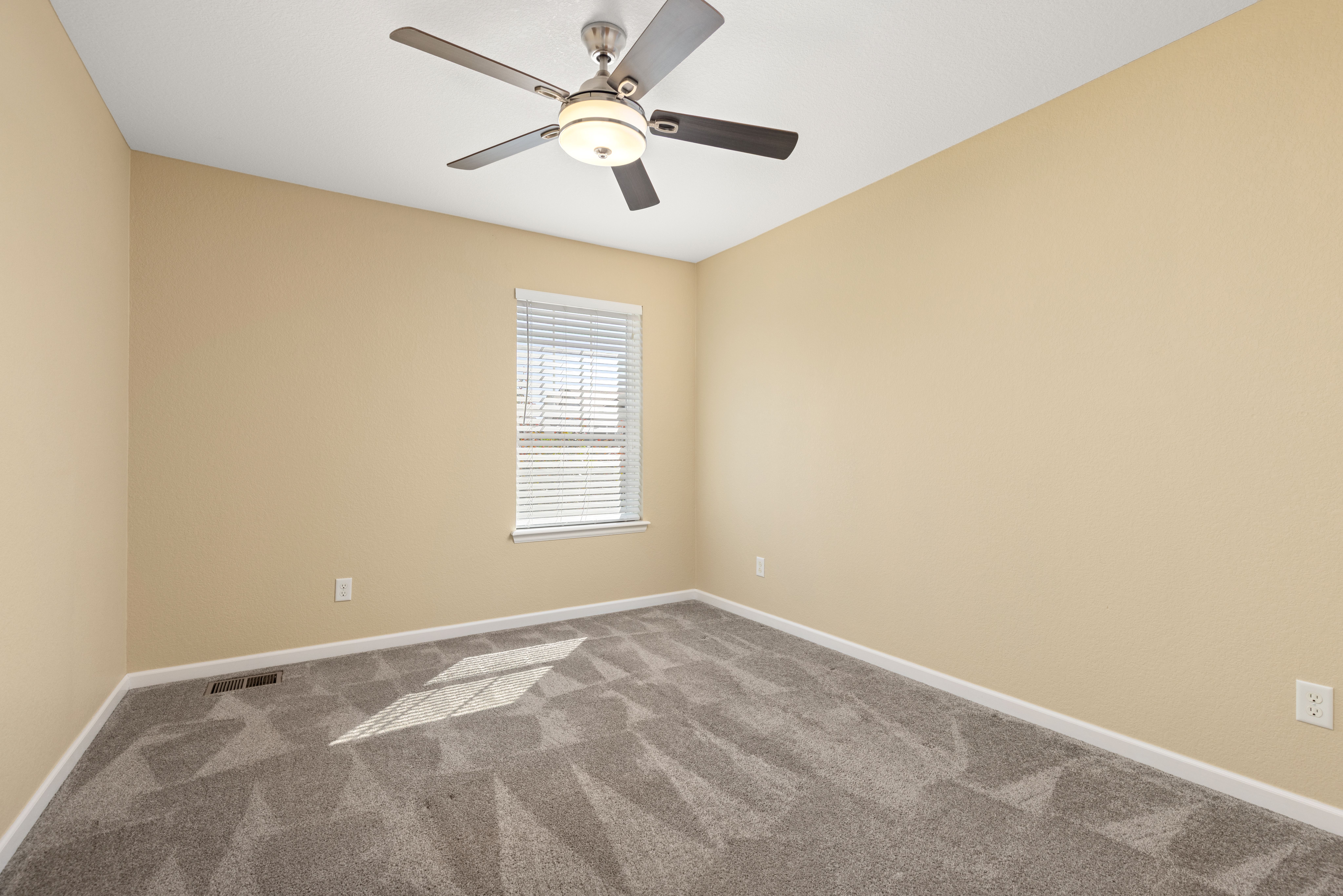  77 Sun Up Cir, Erie, CO, 80516 - 物件實景