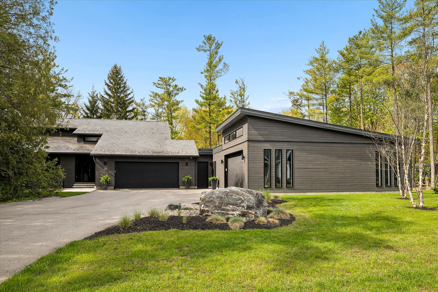  Serene, Elegant Home - 物件實景