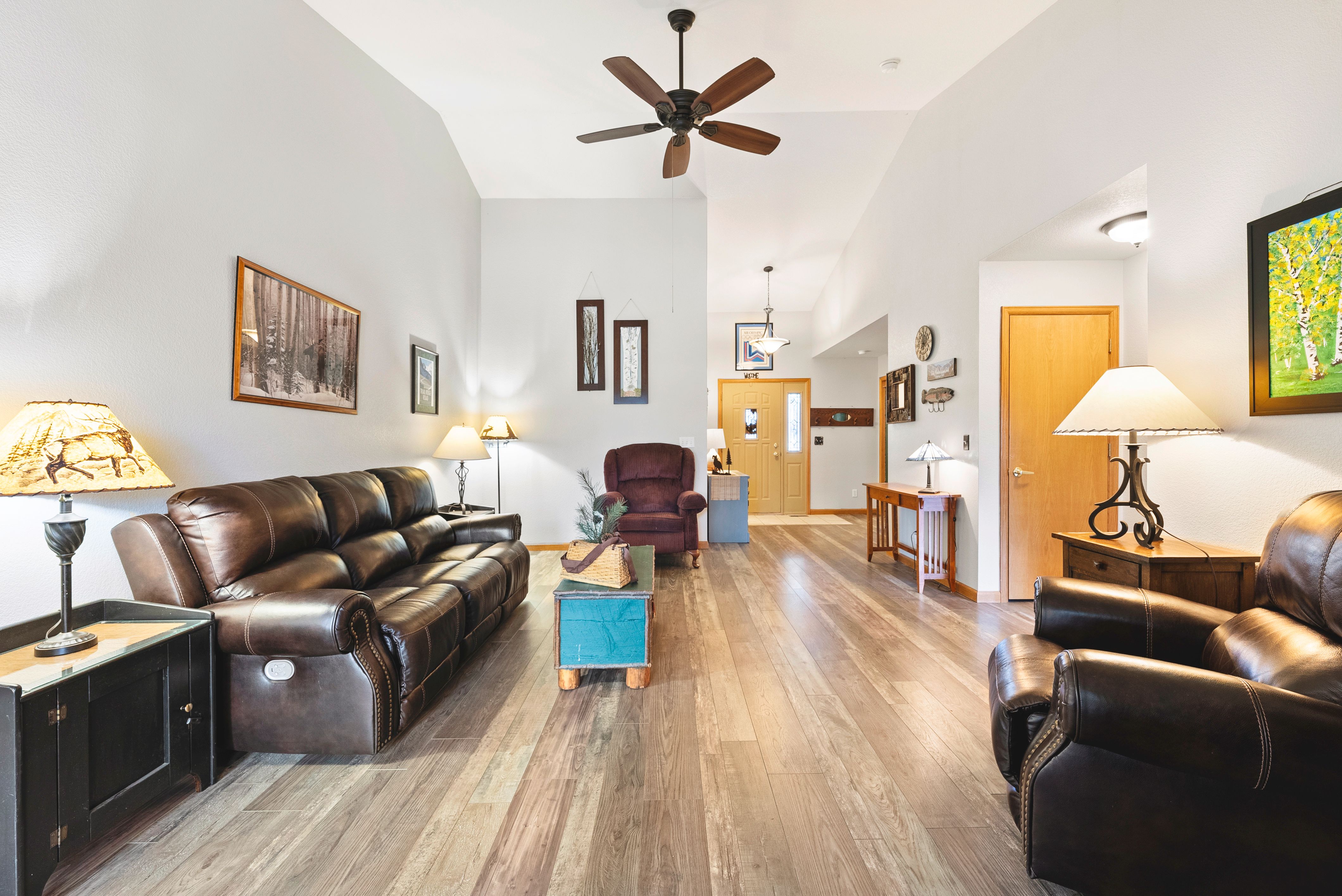  Beautifully Remodeled Home Tucked Away on Quiet Cul-De-Sac - 物件實景