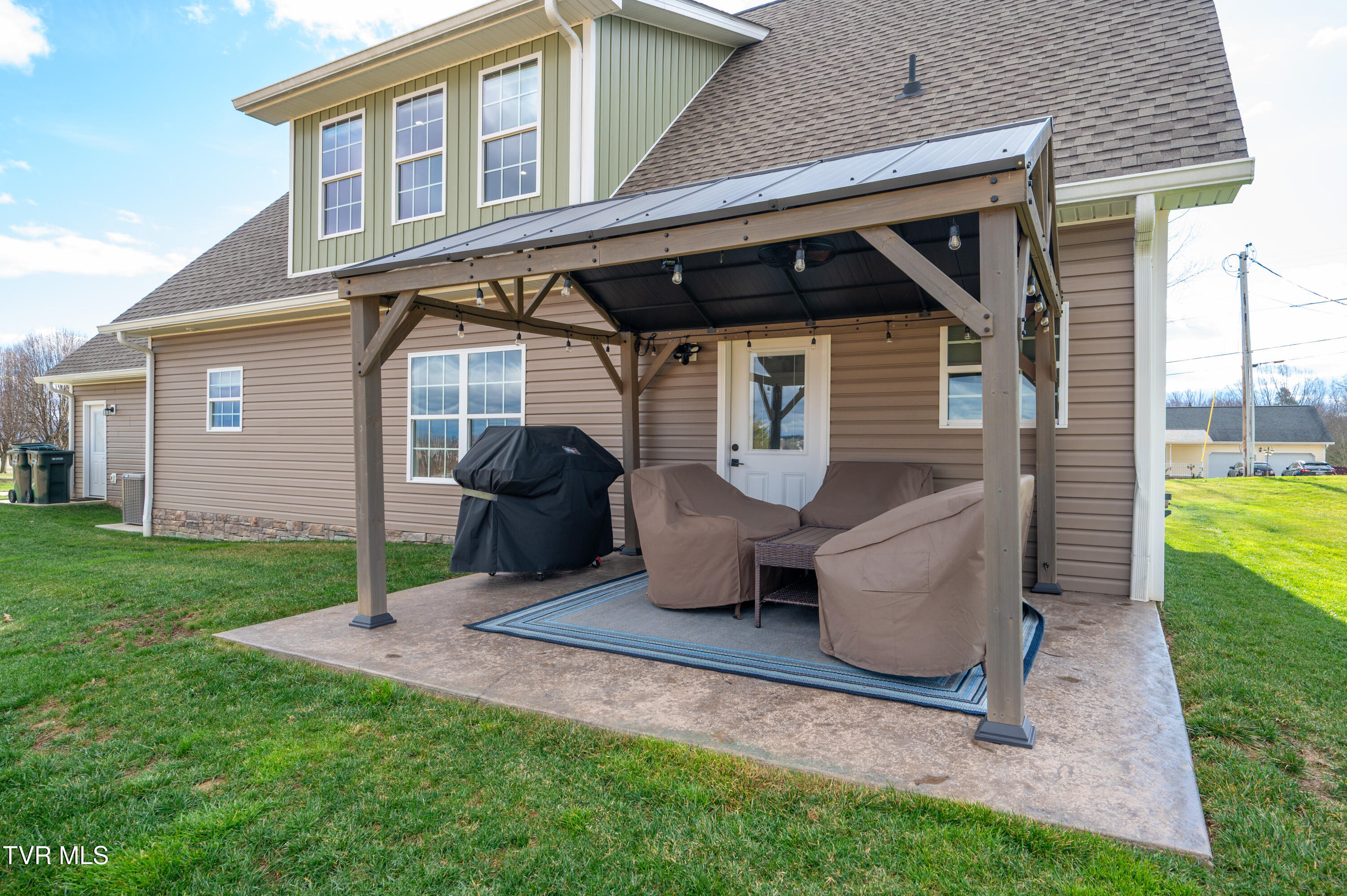 Greeneville, Tennessee, 37745, United States, 4 Bedrooms Bedrooms, ,3 BathroomsBathrooms,Residential,For Sale,2005652