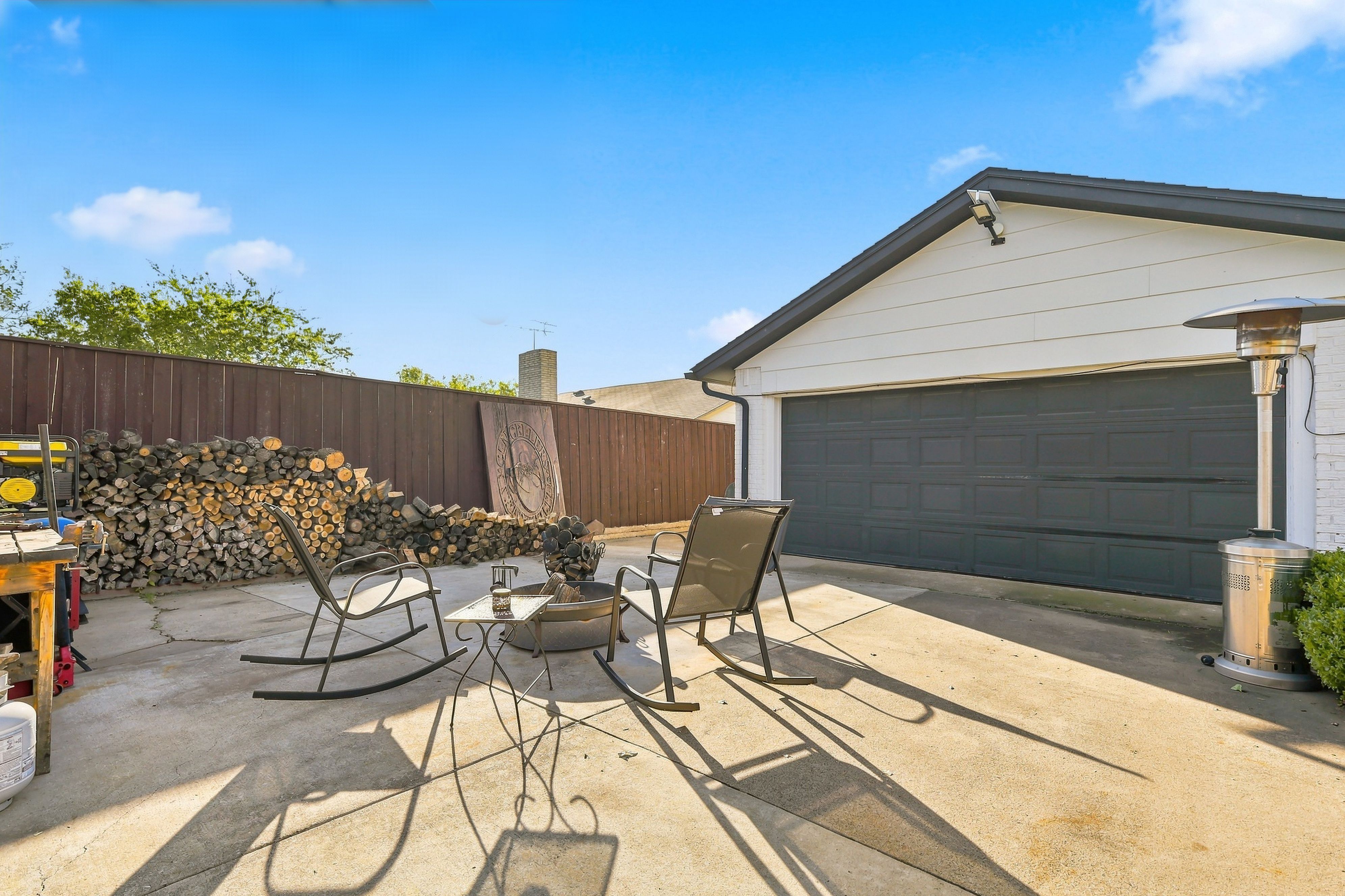  Established Neighborhood Charm. Private Poolside Retreat. - 物件實景