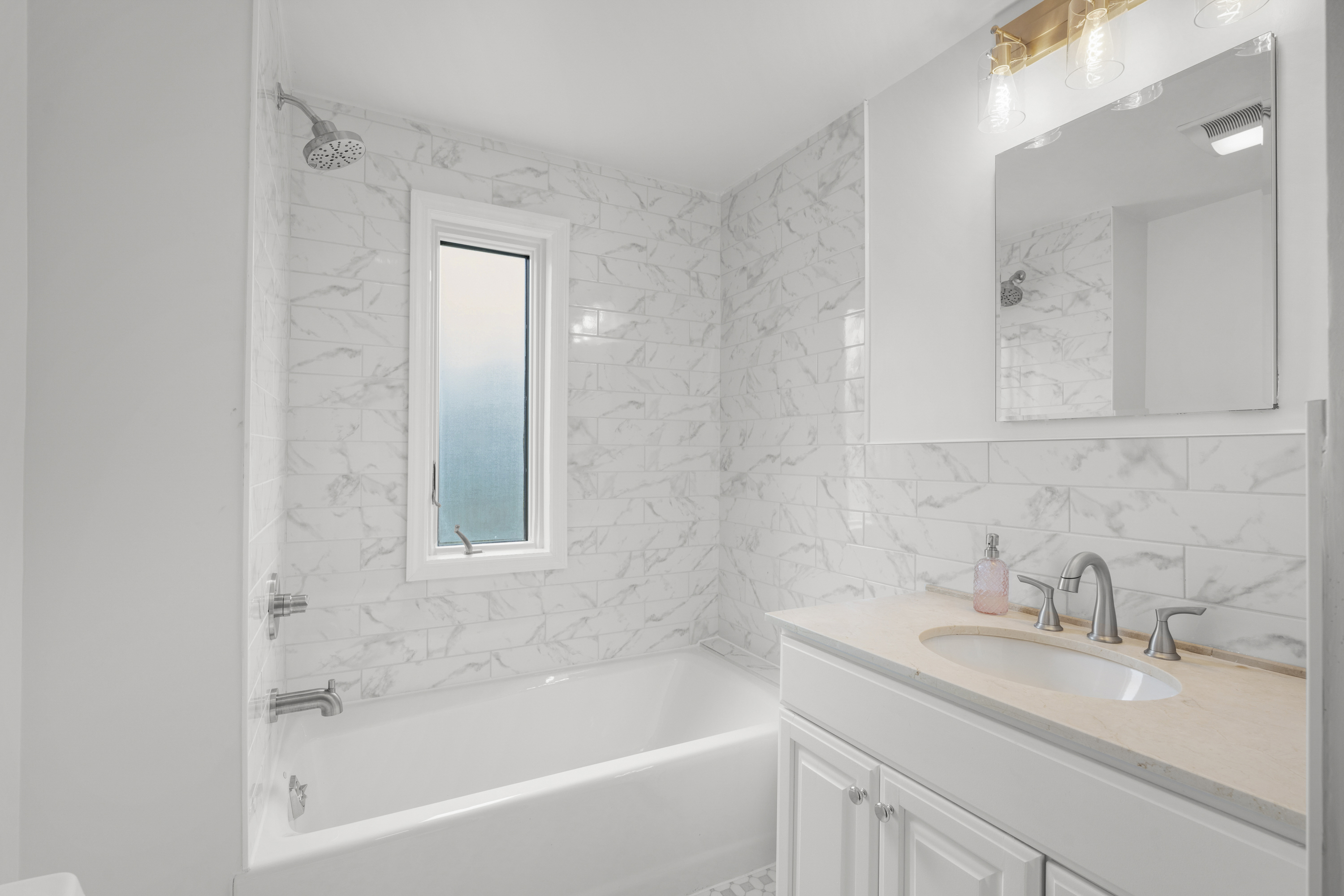  Classic Larchmont Tudor - 物件實景