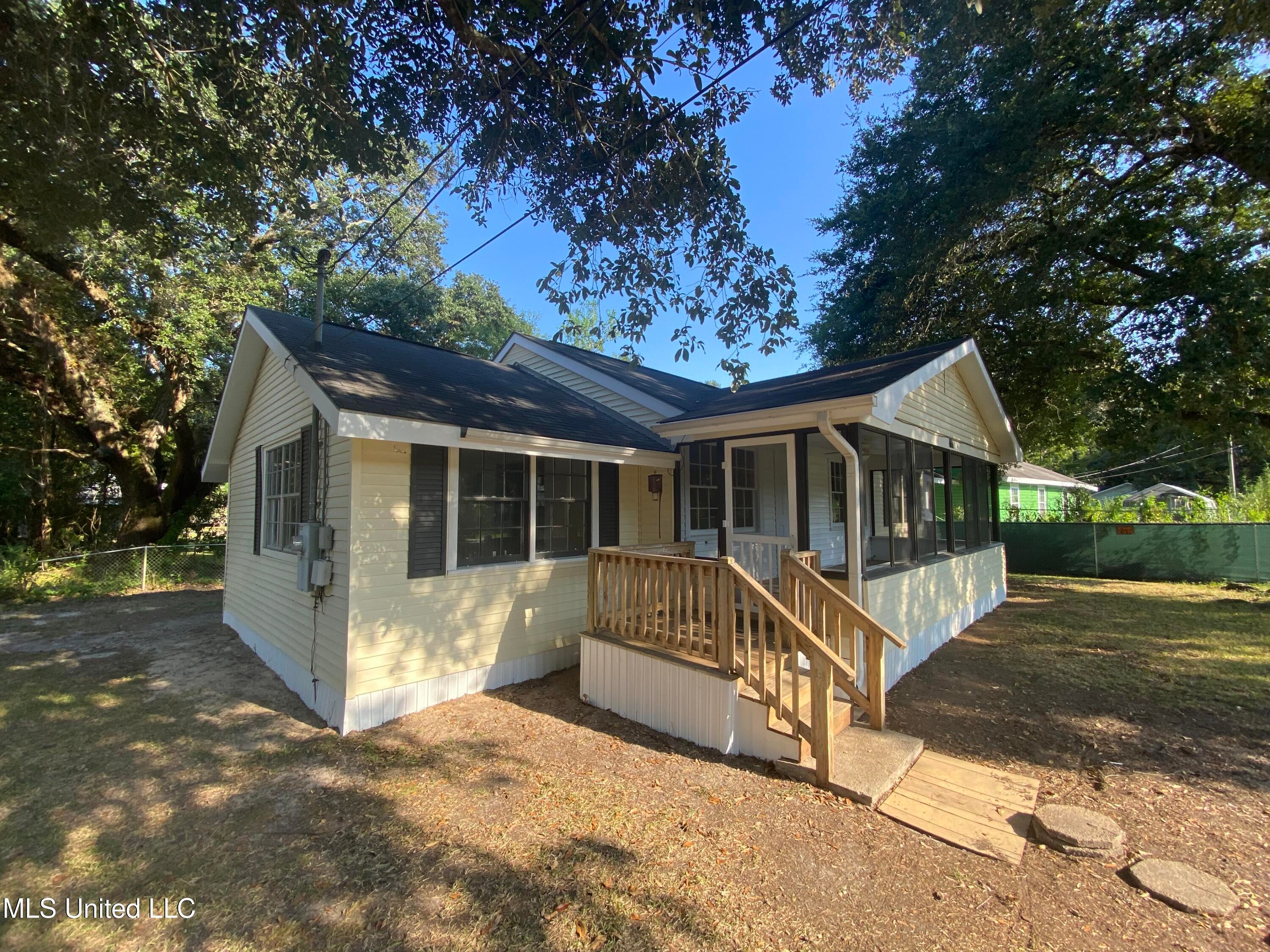 Barnes Rd, Moss Point, MS 39563