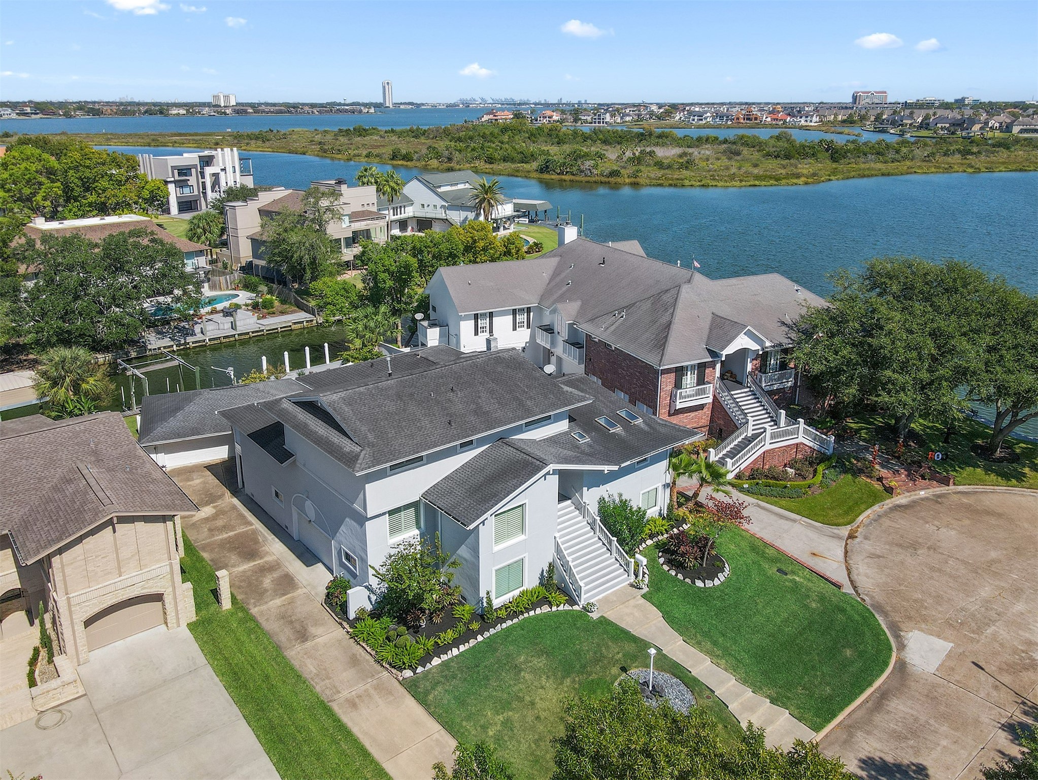 Nassau Bay, Texas, 77058, United States, 5 Bedrooms Bedrooms, ,5 BathroomsBathrooms,Residential,For Sale,1988330