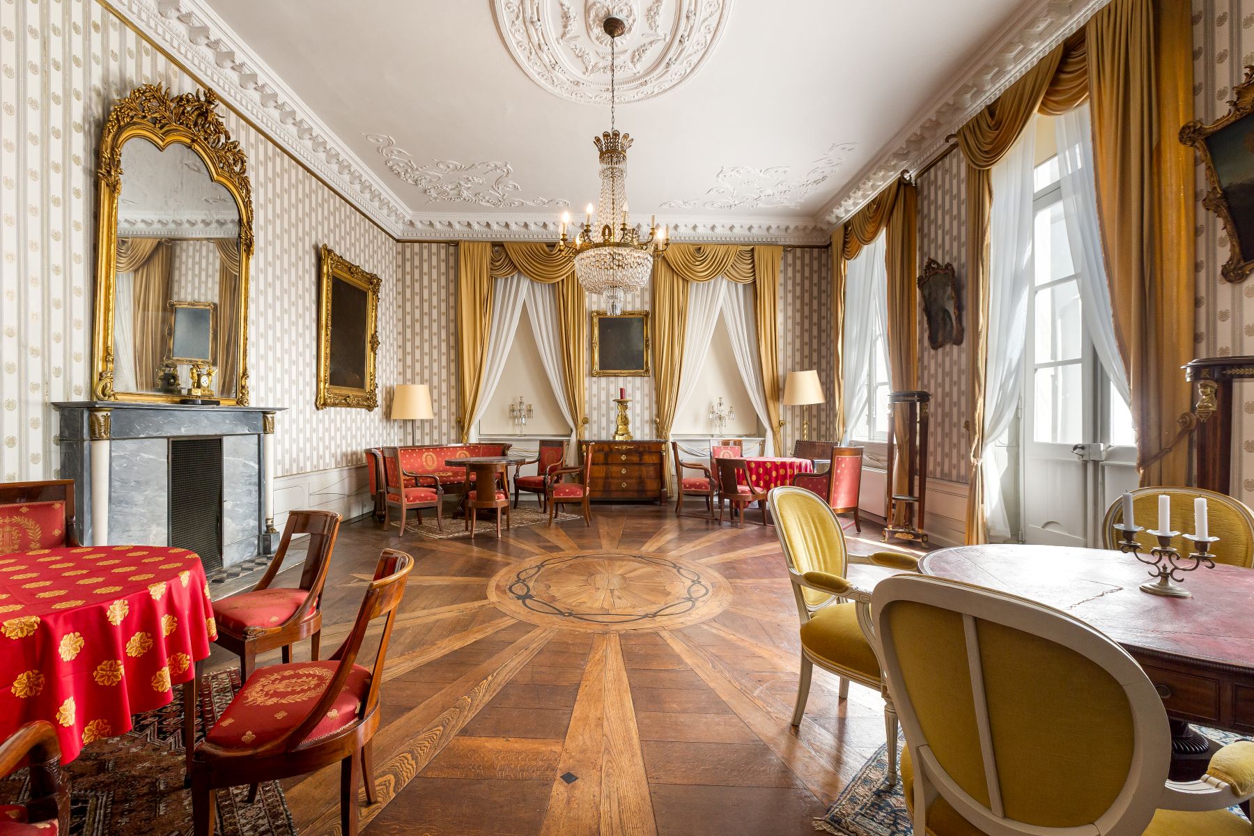  Exceptional Living: Listed Historic Townhouse in the Heart of Aachen - 物件實景