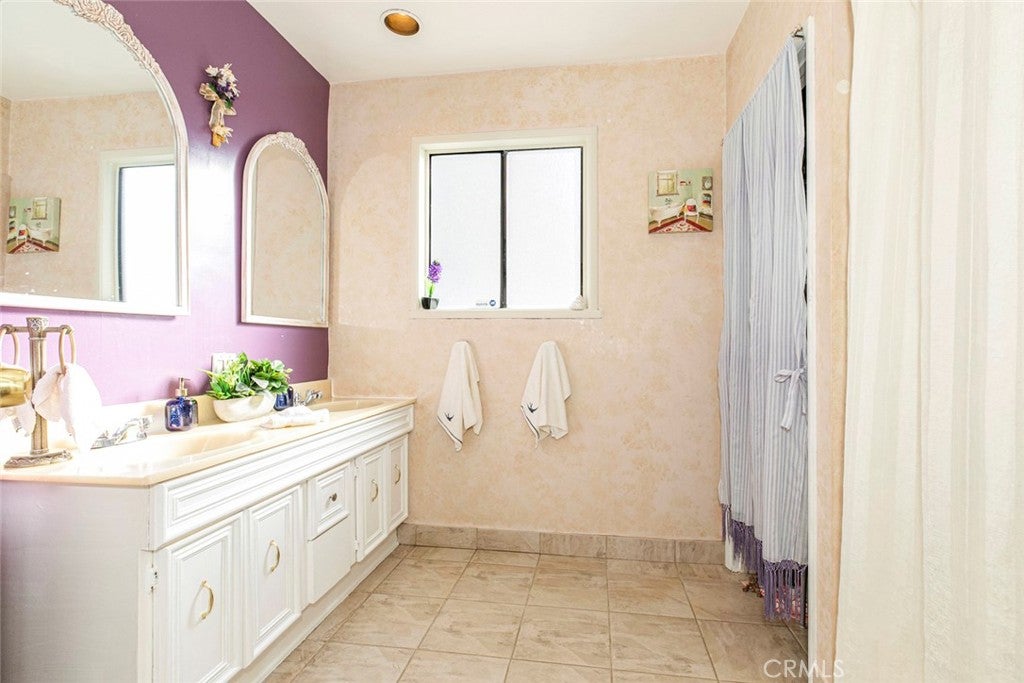 Sunland, California, 91040, United States, 3 Bedrooms Bedrooms, ,2 BathroomsBathrooms,Residential,For Sale,1997333