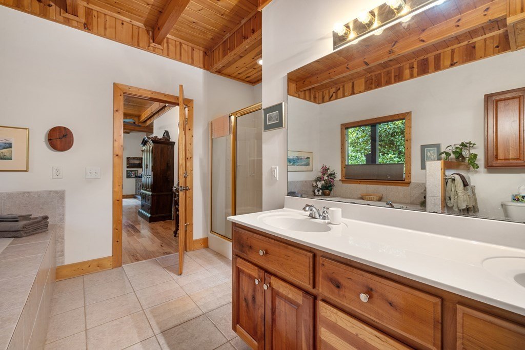 Blairsville, Georgia, 30512, United States, 3 Bedrooms Bedrooms, ,4 BathroomsBathrooms,Residential,For Sale,1895292