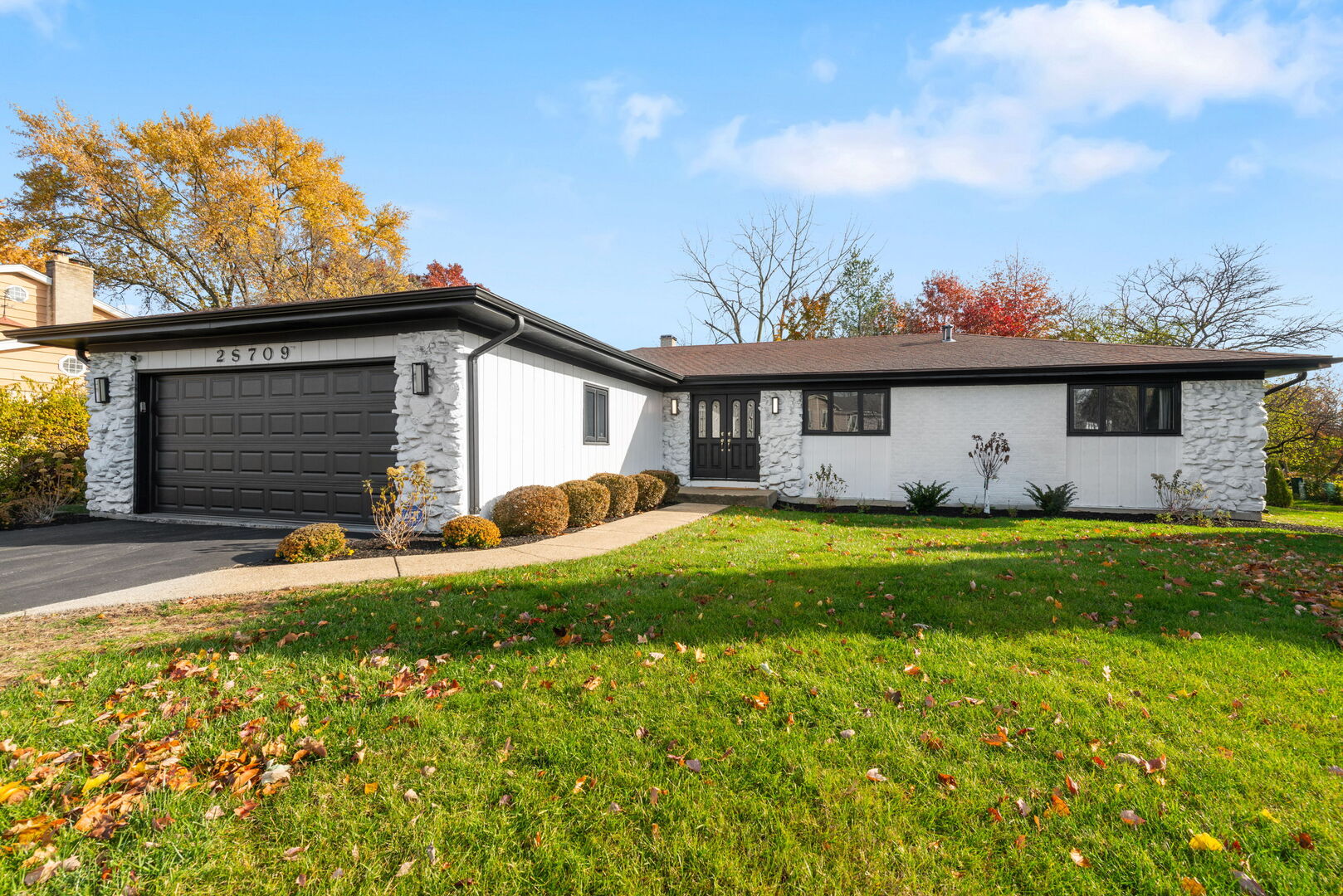 Oak Brook, Illinois, 60523, United States, 3 Bedrooms Bedrooms, ,4 BathroomsBathrooms,Residential,For Sale,1993293