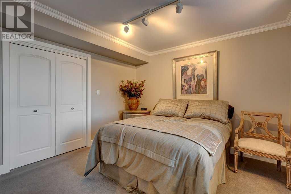 CALGARY, Alberta, T2P 3R8, CA, 2 Bedrooms Bedrooms, ,2 BathroomsBathrooms,Residential,For Sale,1908655