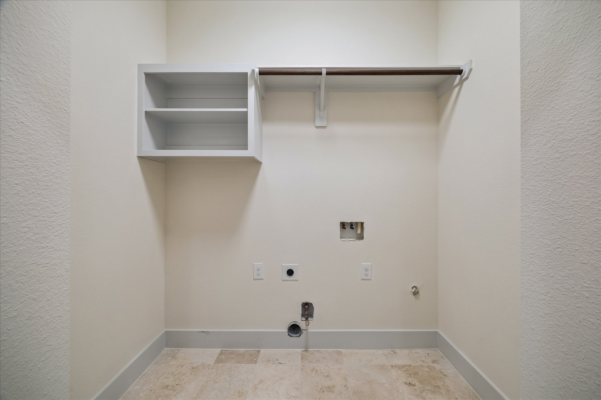  4833 Chenevert Street - 物件實景