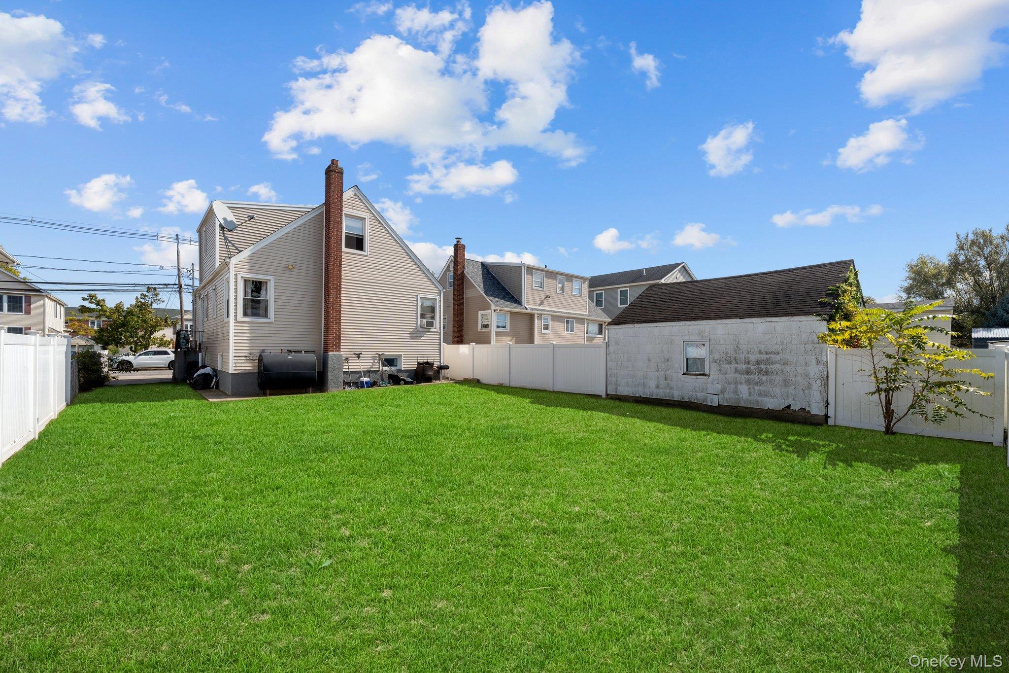 Freeport, New York, 11520, United States, 4 Bedrooms Bedrooms, ,2 BathroomsBathrooms,Residential,For Sale,1981047