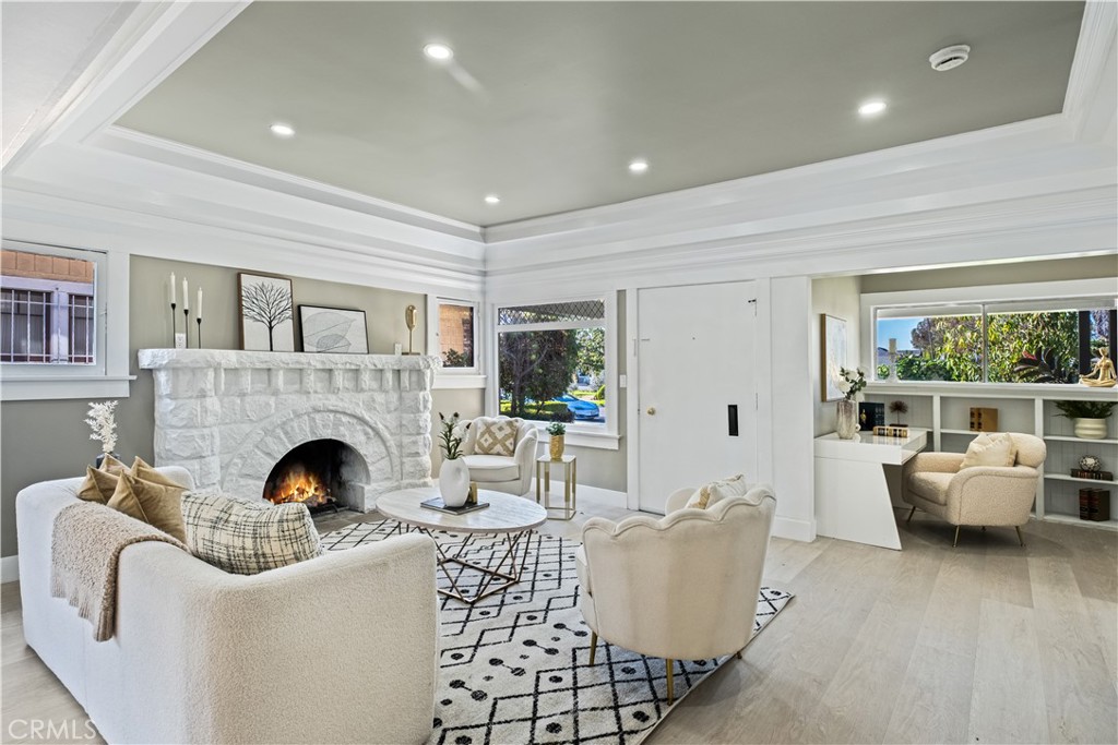 Los Angeles, California, 90018, United States, 6 Bedrooms Bedrooms, ,1 BathroomBathrooms,Residential,For Sale,2001220