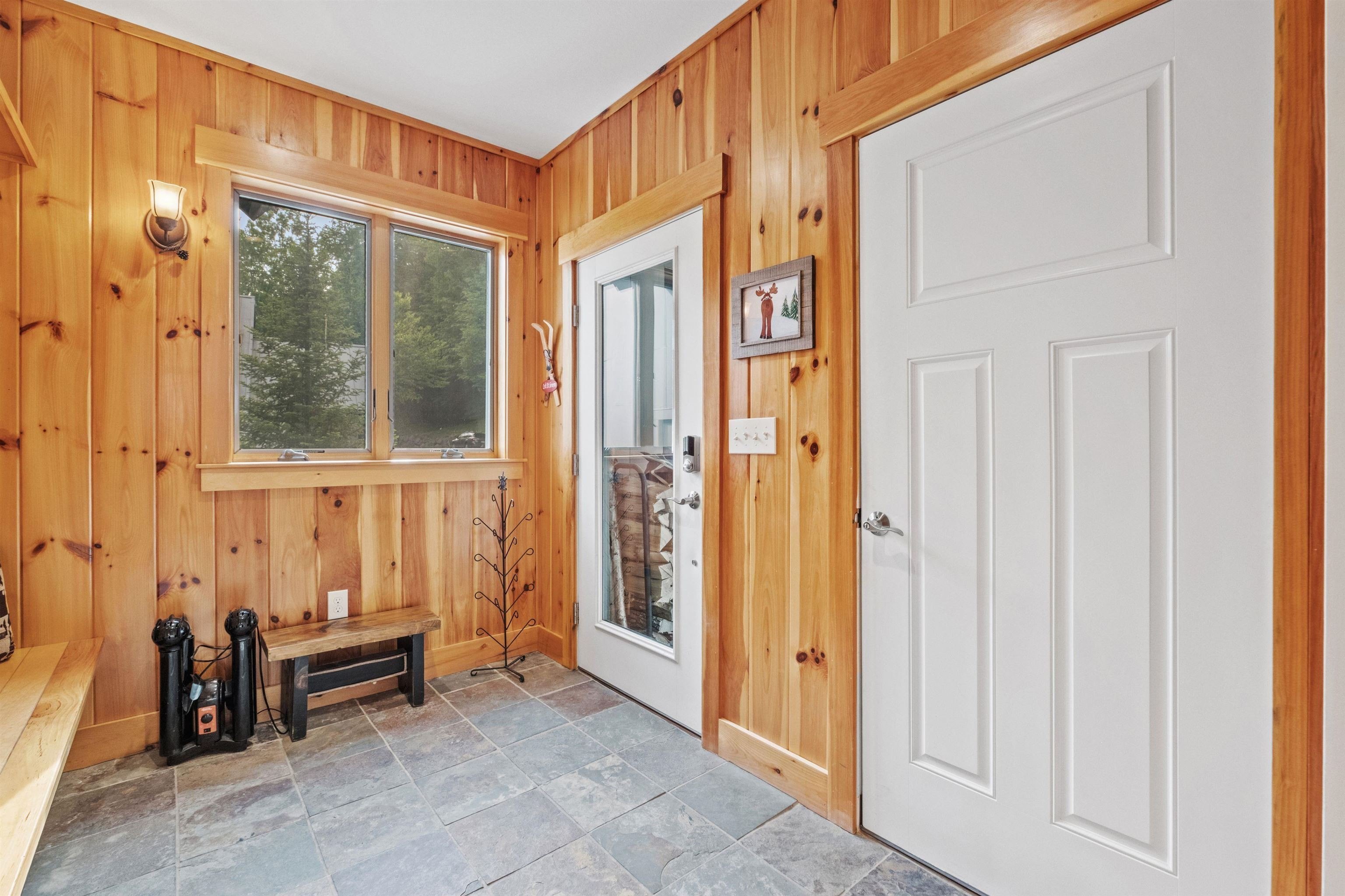 Lincoln, New Hampshire, 03251, United States, 5 Bedrooms Bedrooms, ,3 BathroomsBathrooms,Residential,For Sale,1981884