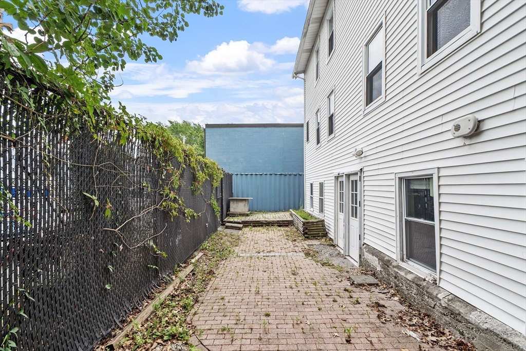 Stoneham, Massachusetts, 02180, United States, 4 Bedrooms Bedrooms, ,2 BathroomsBathrooms,Residential,For Sale,1898485