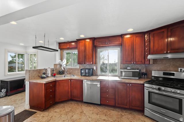 Bountiful, Utah, 84010, United States, 4 Bedrooms Bedrooms, ,2 BathroomsBathrooms,Residential,For Sale,2048007