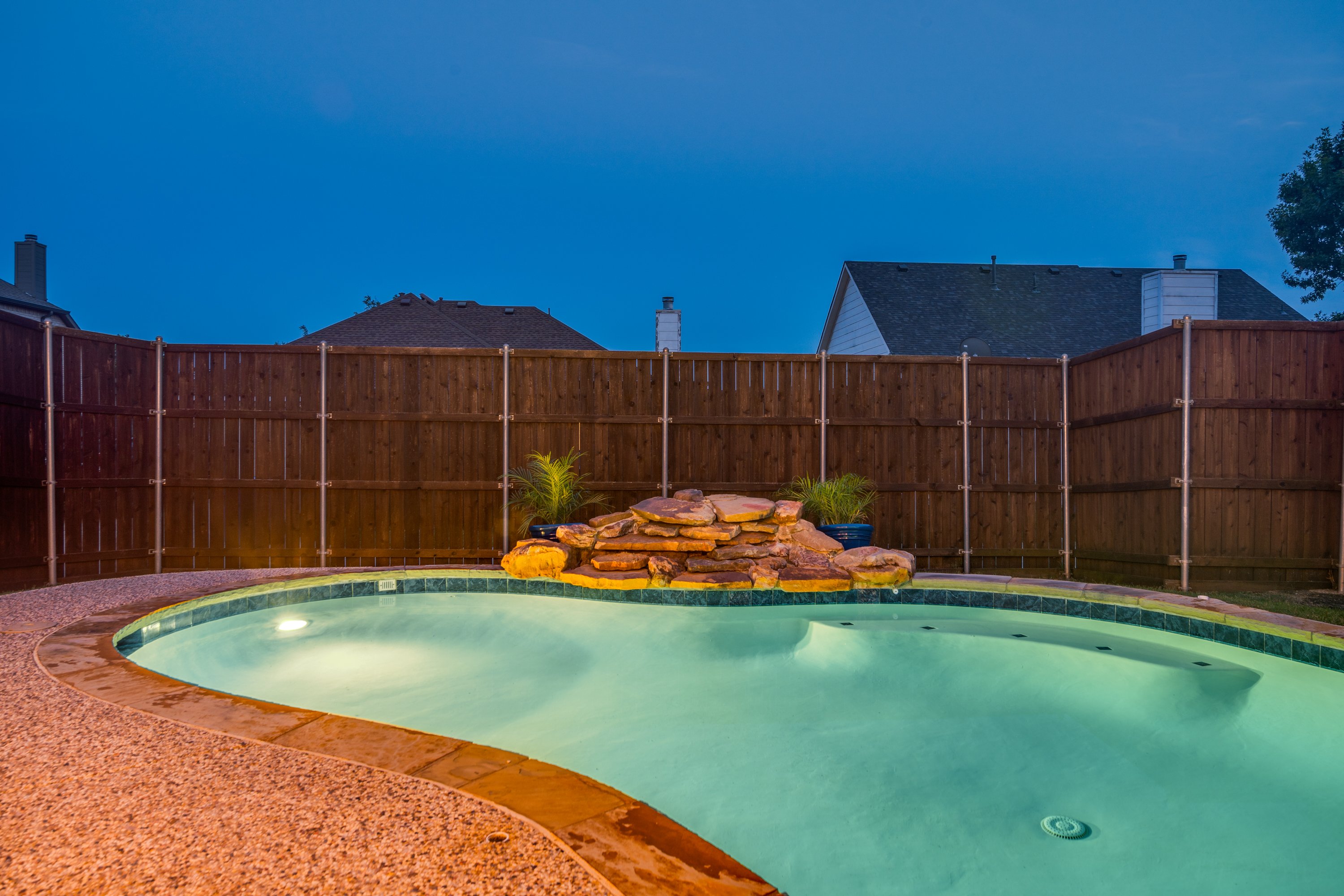  A Rockwall Pool Home That Checks the Boxes - 物件實景