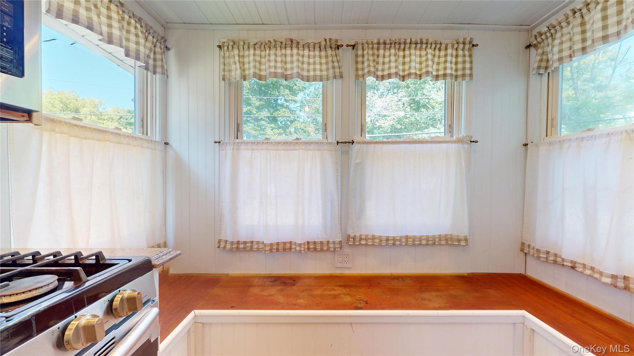 Sea Cliff, New York, 11579, United States, 2 Bedrooms Bedrooms, ,2 BathroomsBathrooms,Residential,For Sale,1920035