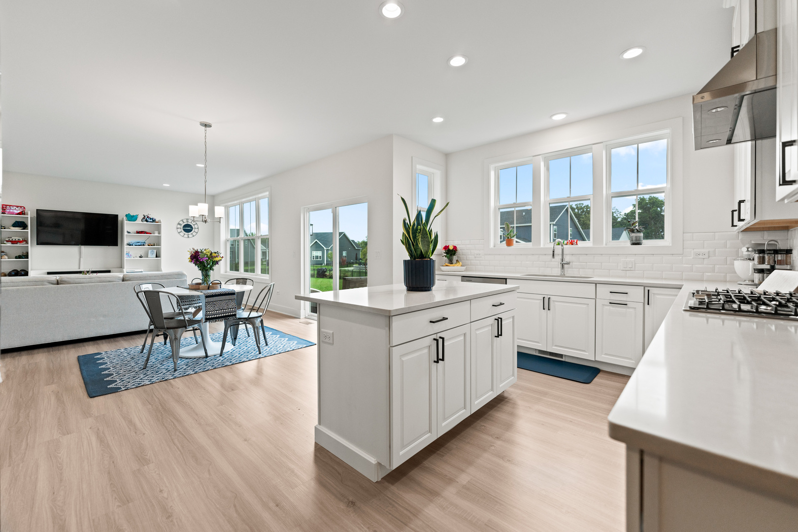 Elgin, Illinois, 60124, United States, 4 Bedrooms Bedrooms, ,3 BathroomsBathrooms,Residential,For Sale,1941075