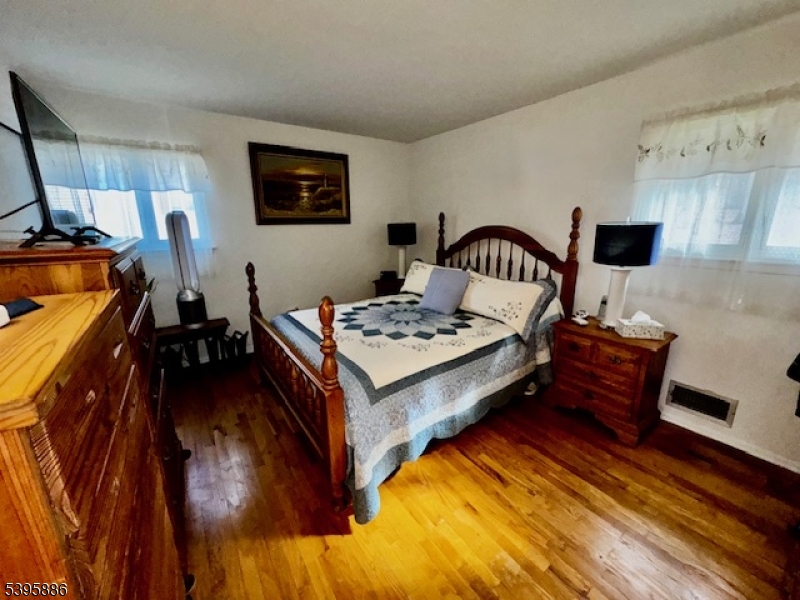 Mount Olive Twp., New Jersey, 07836, United States, 4 Bedrooms Bedrooms, ,2 BathroomsBathrooms,Residential,For Sale,1987785