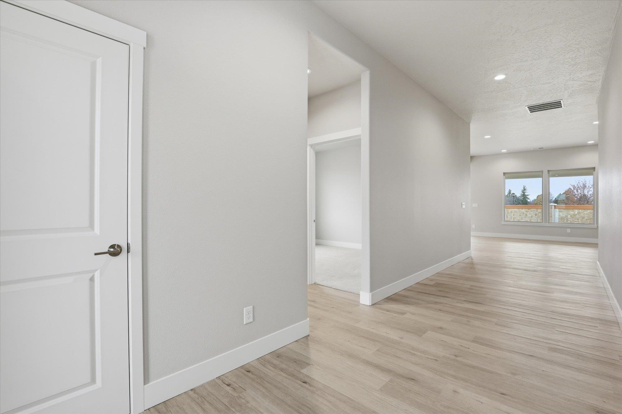 Deer Park, Washington, 99006, United States, 3 Bedrooms Bedrooms, ,2 BathroomsBathrooms,Residential,For Sale,1986419