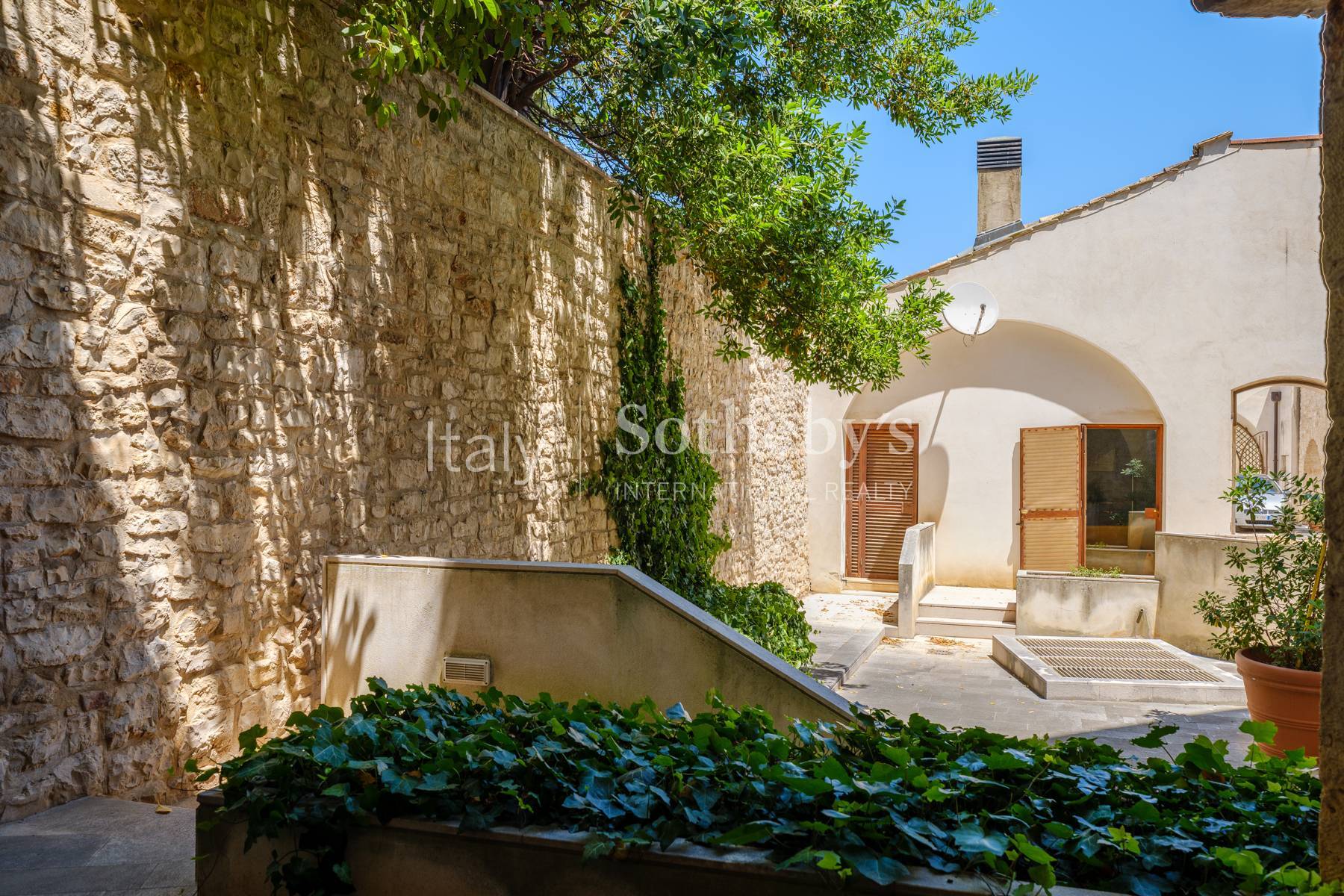  Baroque castle with gardens in ancient village - 物件實景