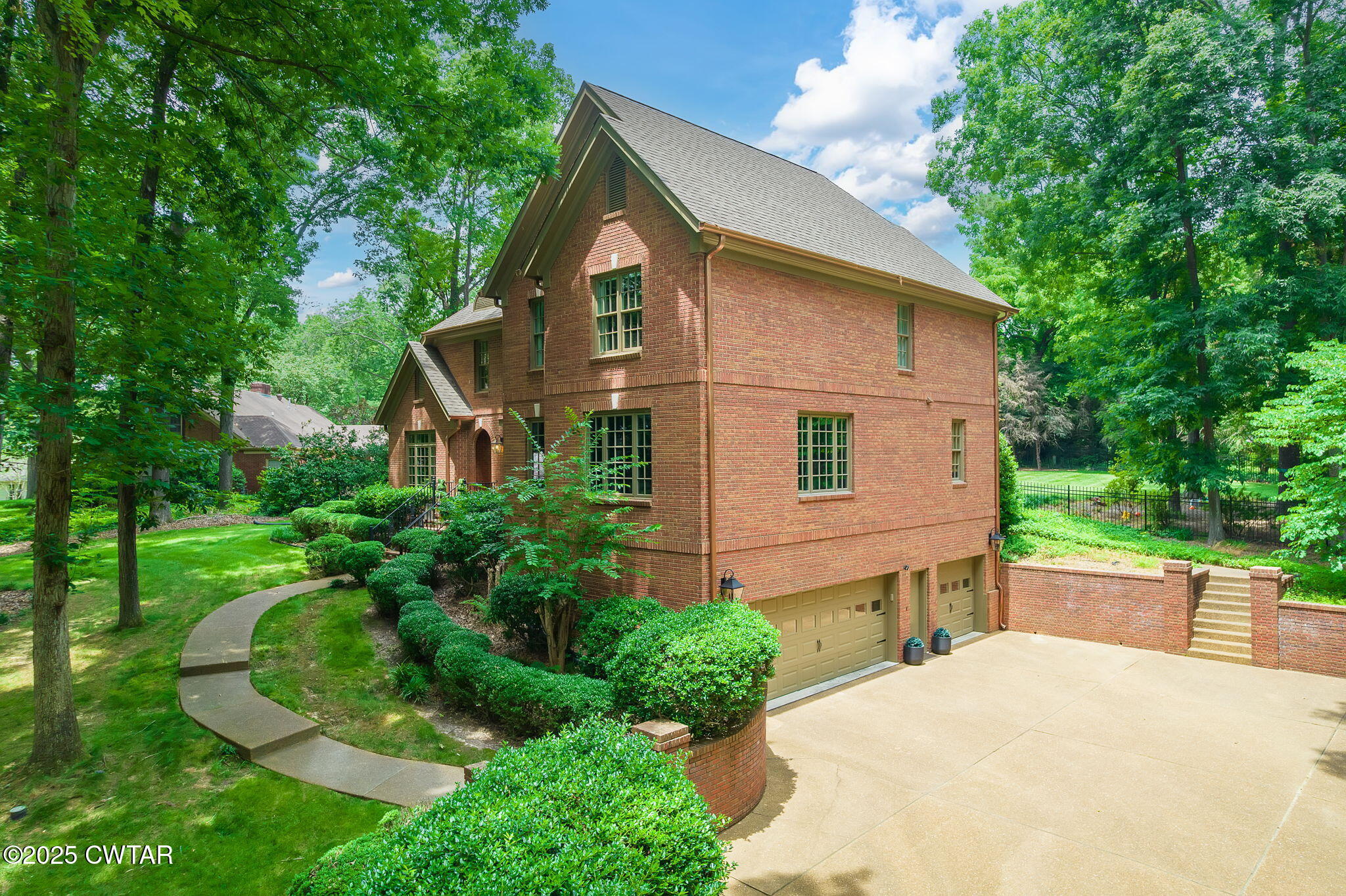 Jackson, Tennessee, 38305, United States, 4 Bedrooms Bedrooms, ,4 BathroomsBathrooms,Residential,For Sale,1894797