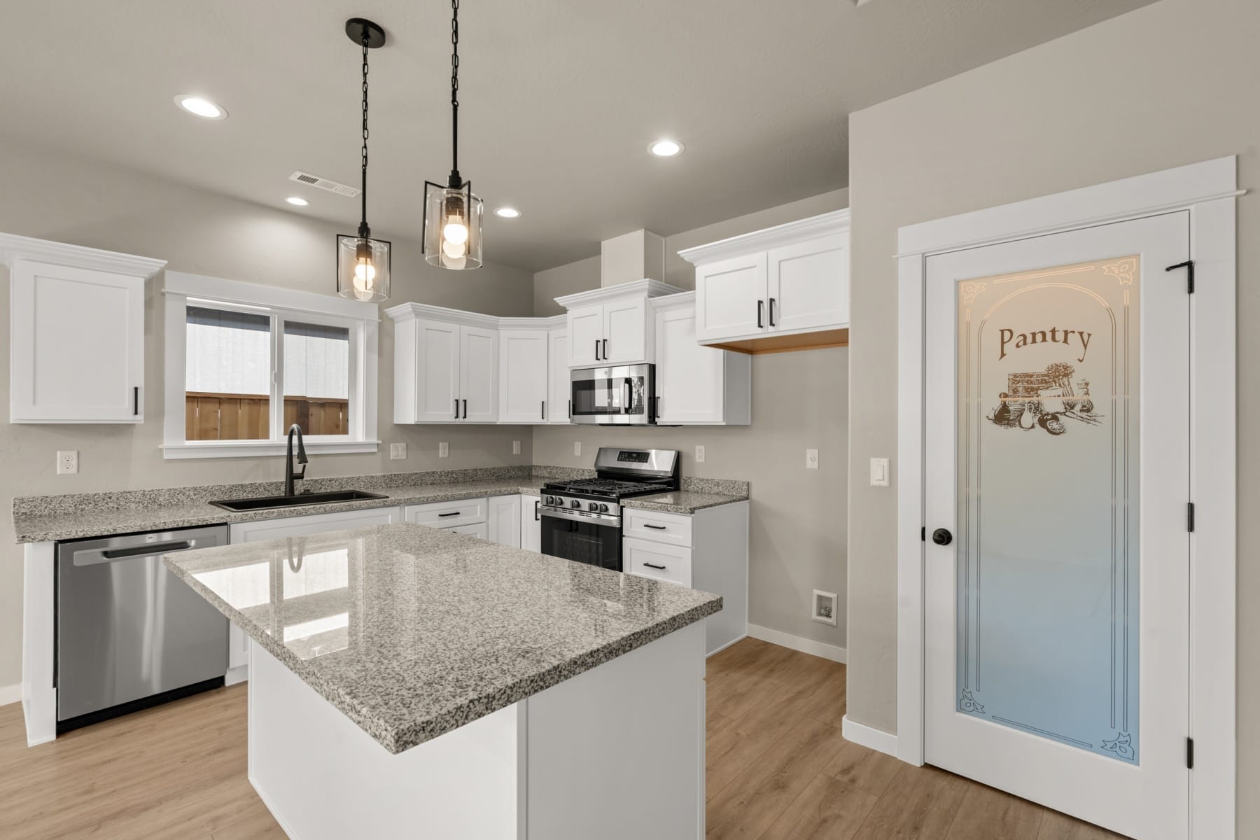  2217 Piazza Drive Medford, OR 97501 - 物件實景
