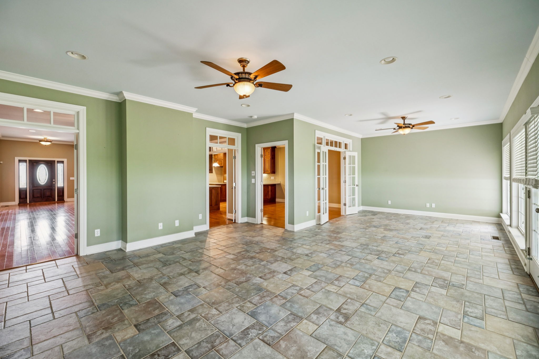 Manchester, Tennessee, 37355, United States, 4 Bedrooms Bedrooms, ,4 BathroomsBathrooms,Residential,For Sale,1937167
