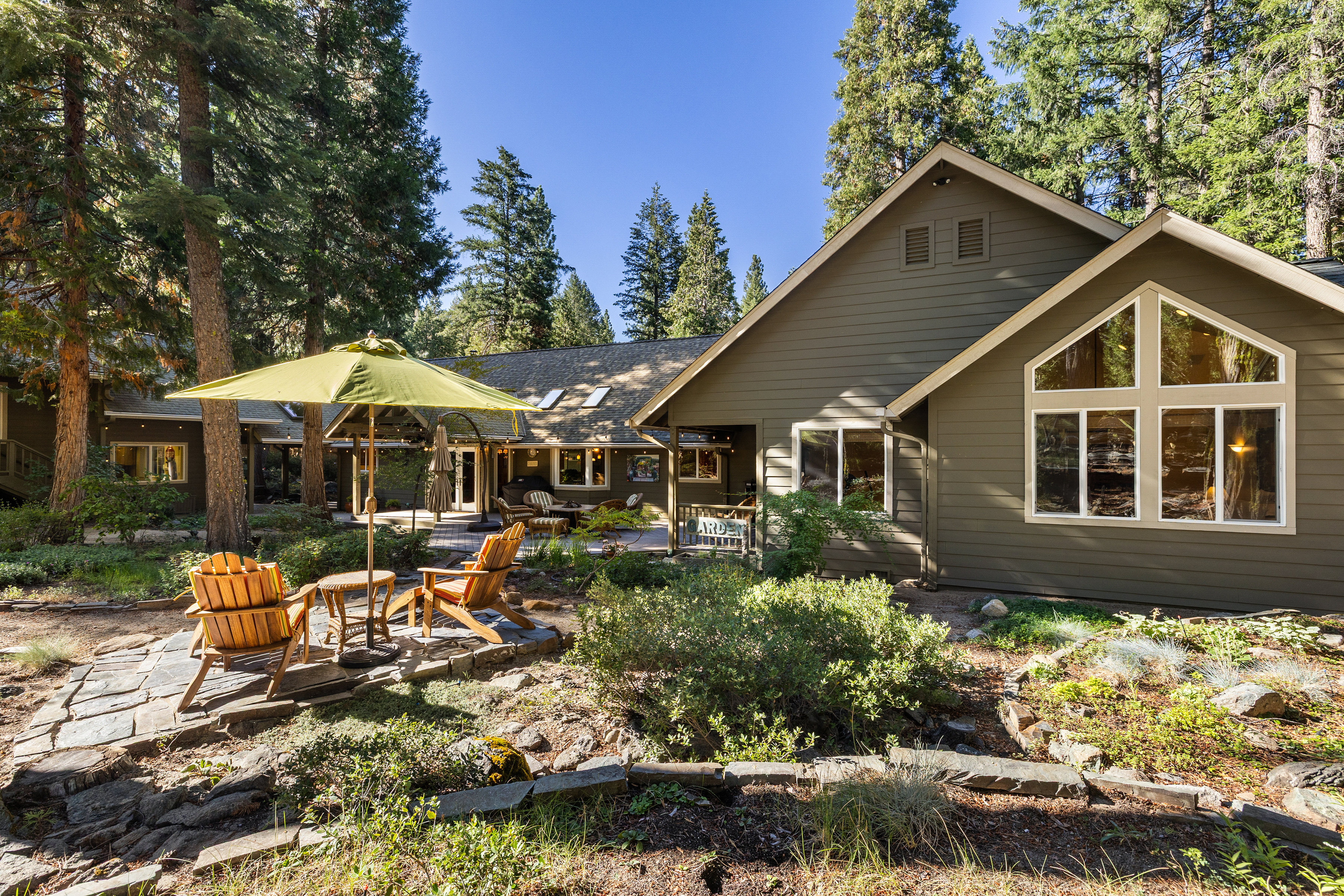  Luxury Mountain Retreat with Guest House on 1 Acre in the Heart of Graeagle - 物件實景