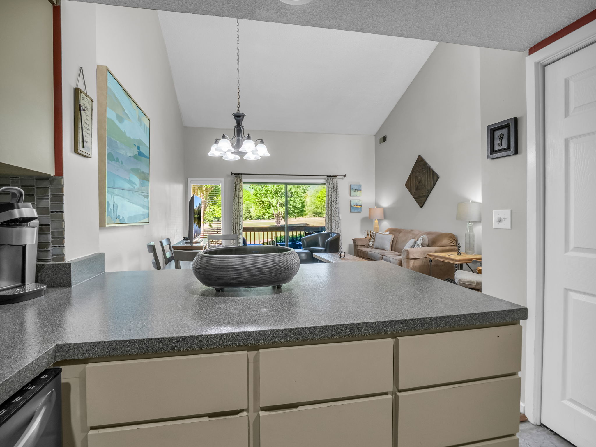  182 W. Lake Dr. S. - 物件實景