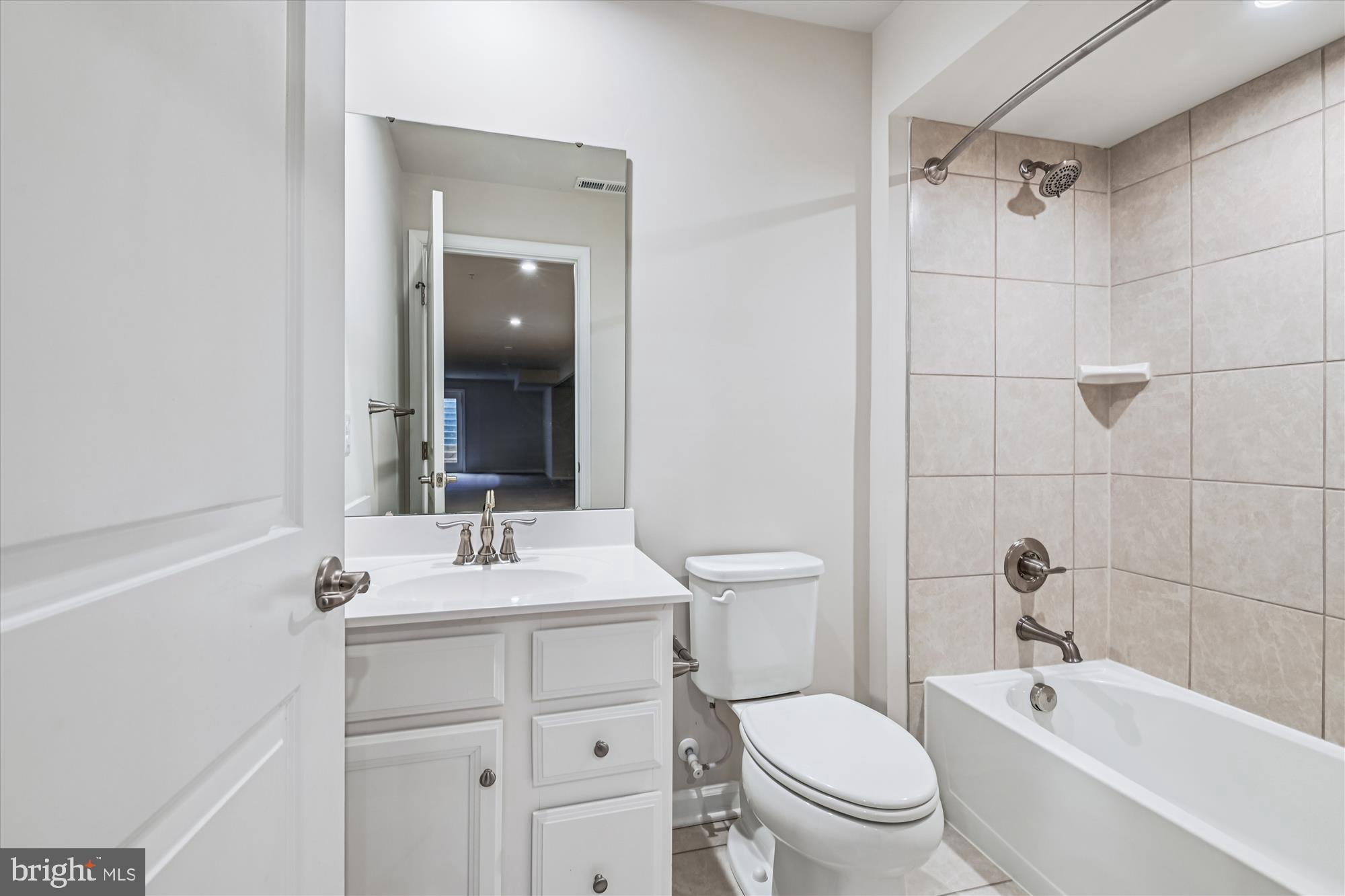 Glen Burnie, Maryland, 21060, United States, 4 Bedrooms Bedrooms, ,4 BathroomsBathrooms,Residential,For Sale,2010284