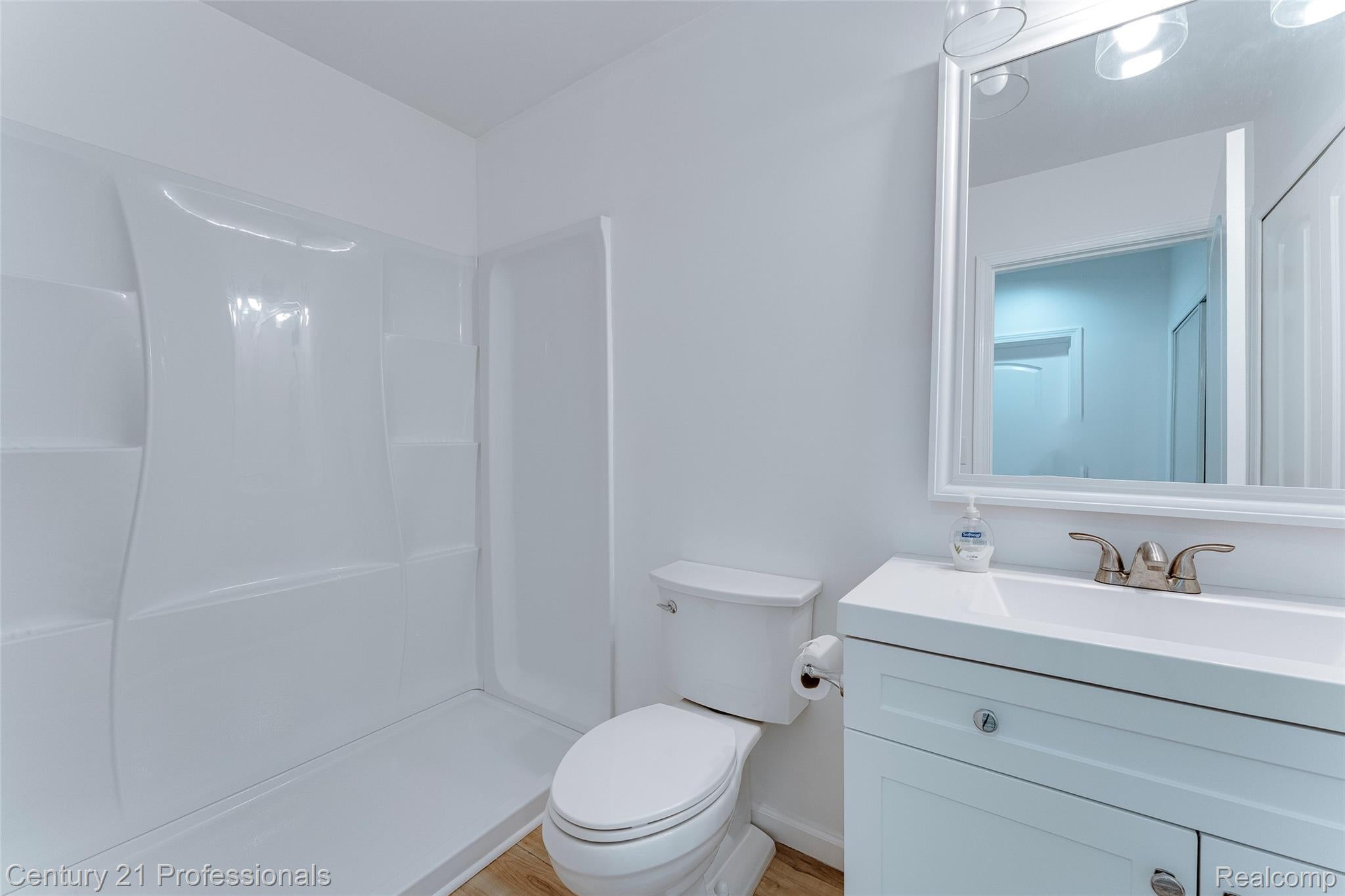 Canton, Michigan, 48187, United States, 5 Bedrooms Bedrooms, ,6 BathroomsBathrooms,Residential,For Sale,1908049
