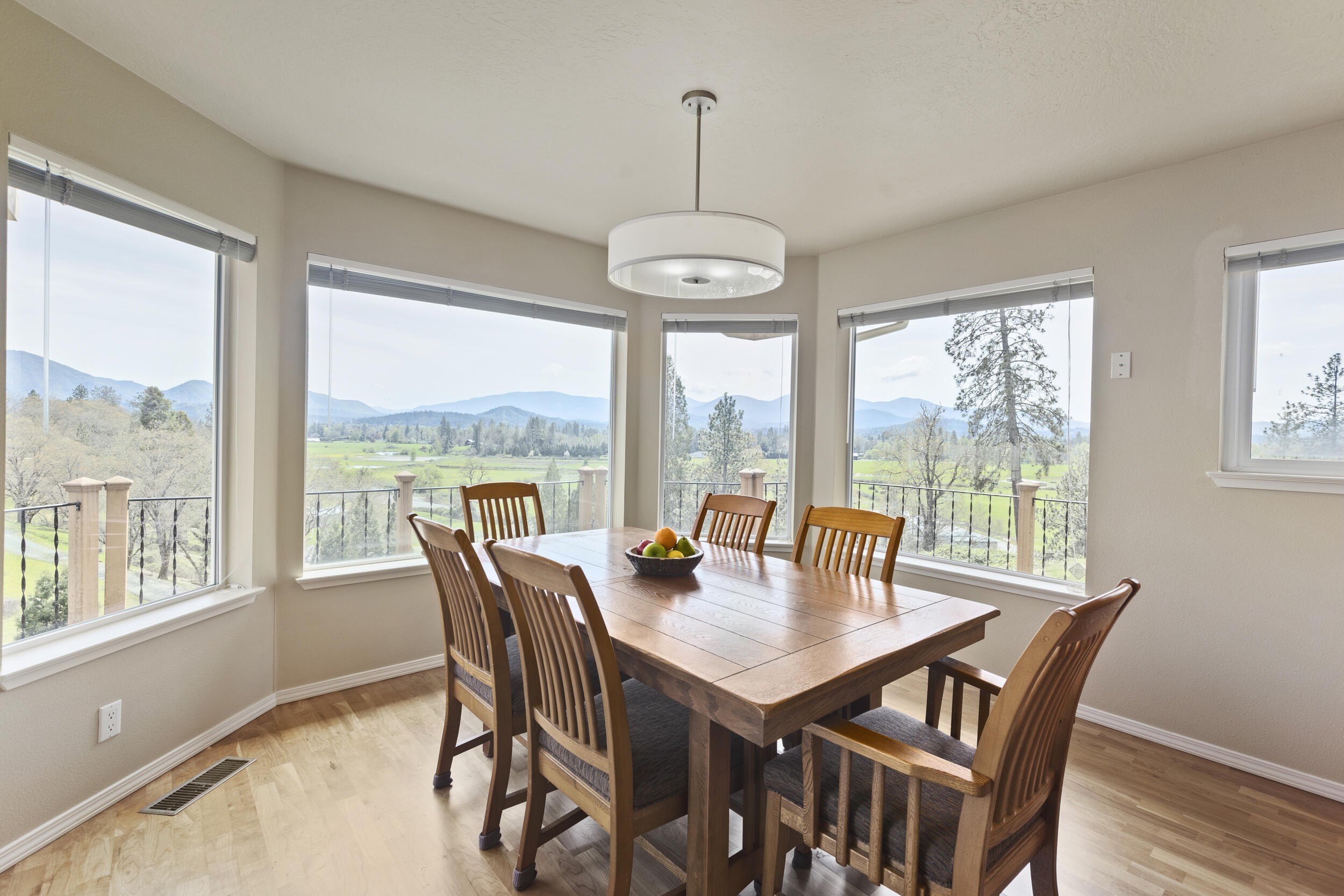 Grants Pass, Oregon, 97526, United States, 4 Bedrooms Bedrooms, ,6 BathroomsBathrooms,Residential,For Sale,1765933