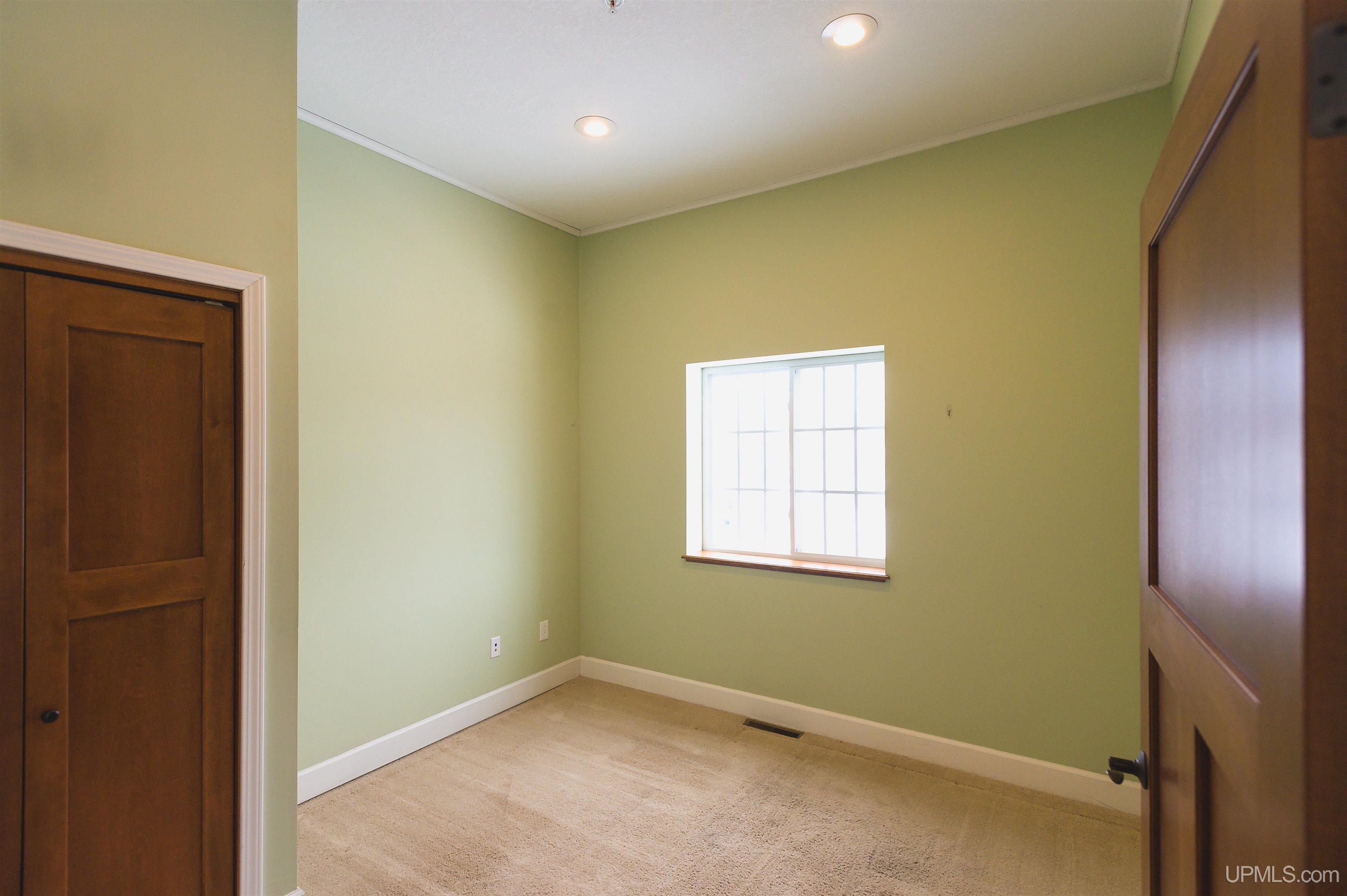 Houghton, Michigan, 49931, United States, 5 Bedrooms Bedrooms, ,2 BathroomsBathrooms,Residential,For Sale,1977730