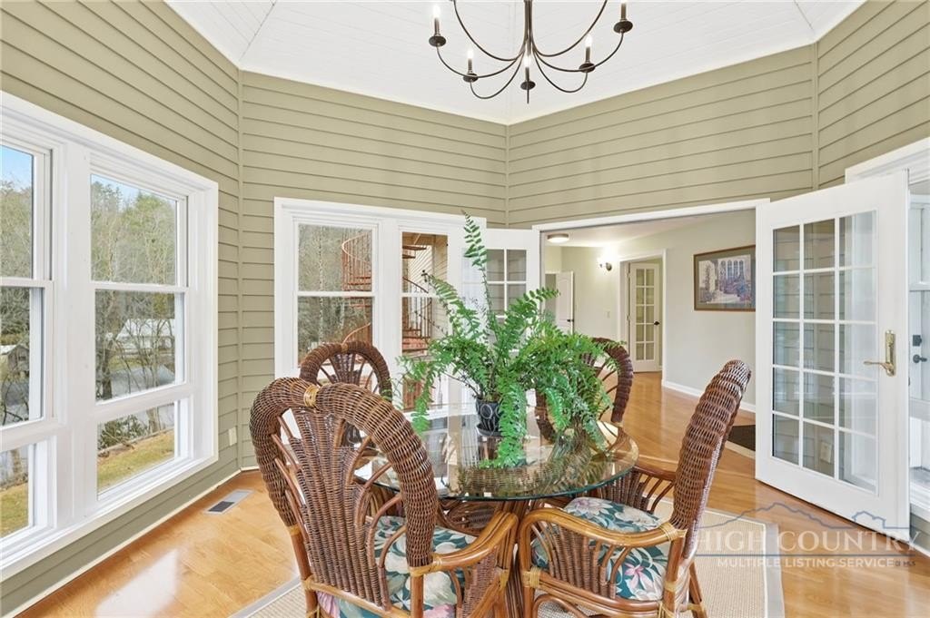 Banner Elk, North Carolina, 28604, United States, 4 Bedrooms Bedrooms, ,5 BathroomsBathrooms,Residential,For Sale,2020475