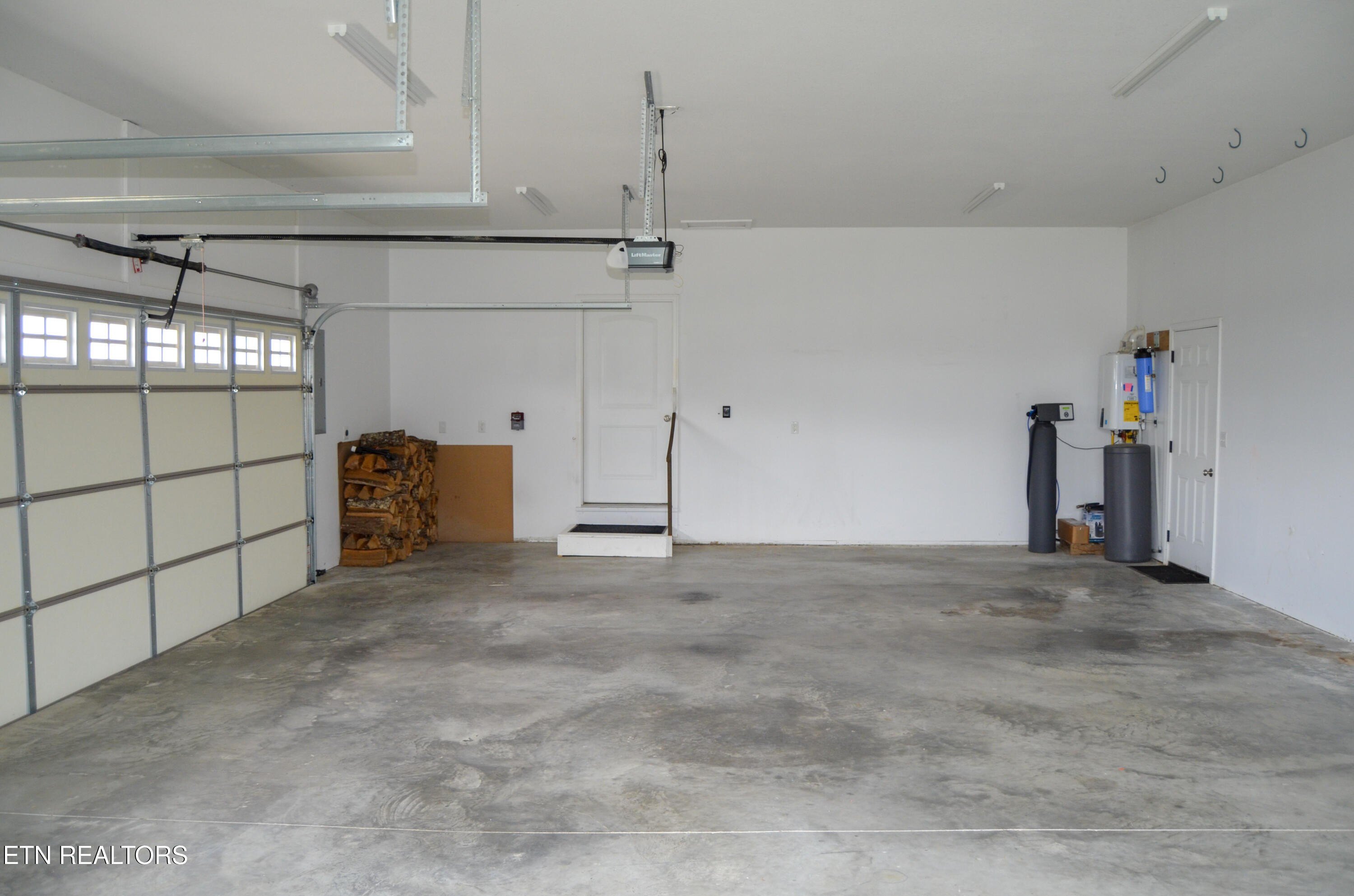 Crossville, Tennessee, 38555, United States, 3 Bedrooms Bedrooms, ,3 BathroomsBathrooms,Residential,For Sale,1978322