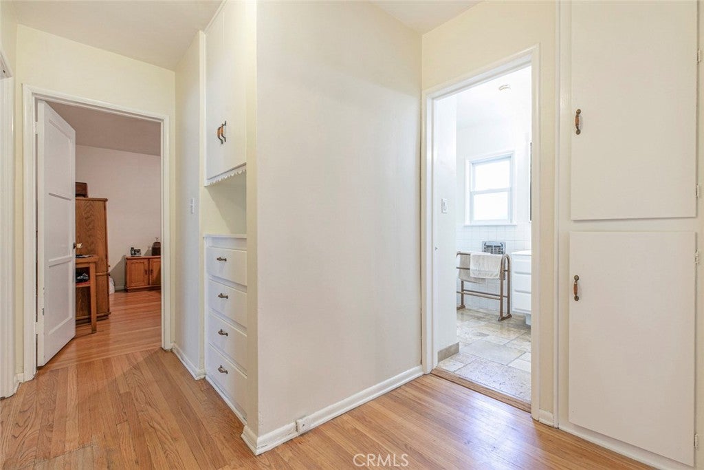 Van Nuys, California, 91405, United States, 2 Bedrooms Bedrooms, ,2 BathroomsBathrooms,Residential,For Sale,1941030