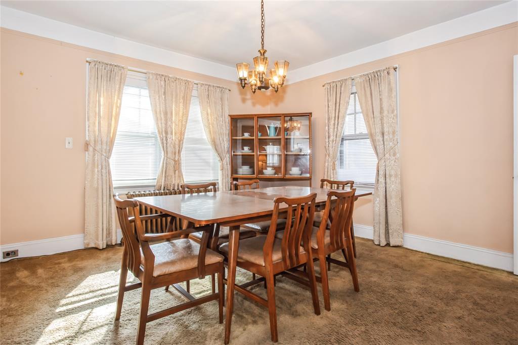 New Hyde Park, New York, 11040, United States, 3 Bedrooms Bedrooms, ,2 BathroomsBathrooms,Residential,For Sale,1923686