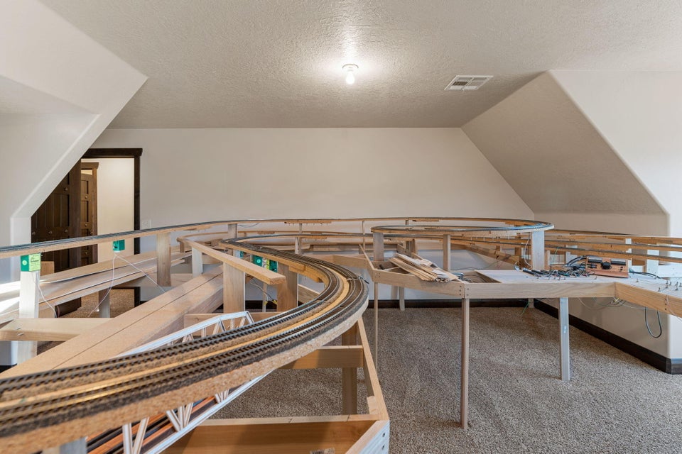 New Harmony, Utah, 84757, United States, 5 Bedrooms Bedrooms, ,6 BathroomsBathrooms,Residential,For Sale,2000791