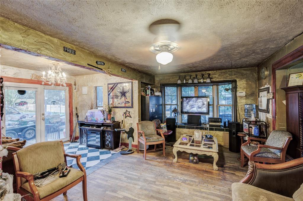 Dallas, Texas, 75216, United States, 5 Bedrooms Bedrooms, ,1 BathroomBathrooms,Residential,For Sale,1851702