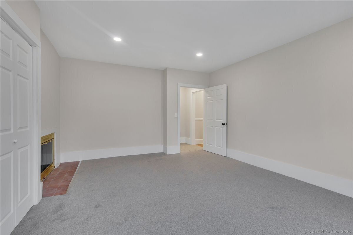 Wethersfield, Connecticut, 06109, United States, 6 Bedrooms Bedrooms, ,3 BathroomsBathrooms,Residential,For Sale,2007833