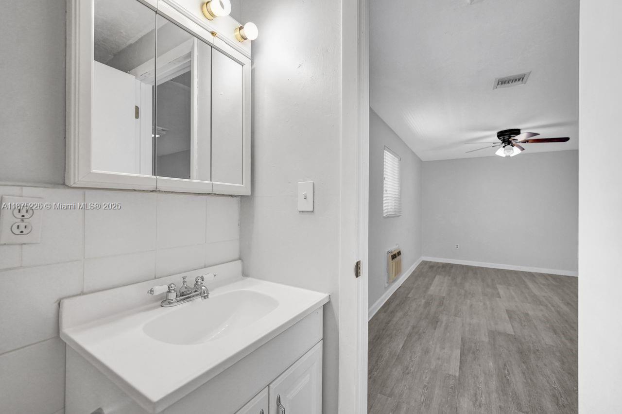 Cooper City, Florida, 33328, United States, 5 Bedrooms Bedrooms, ,3 BathroomsBathrooms,Residential,For Sale,1942124