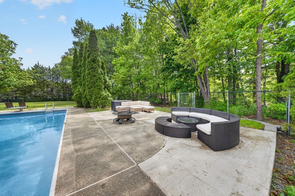 Groveland, Massachusetts, 01834, United States, 4 Bedrooms Bedrooms, ,4 BathroomsBathrooms,Residential,For Sale,2048598