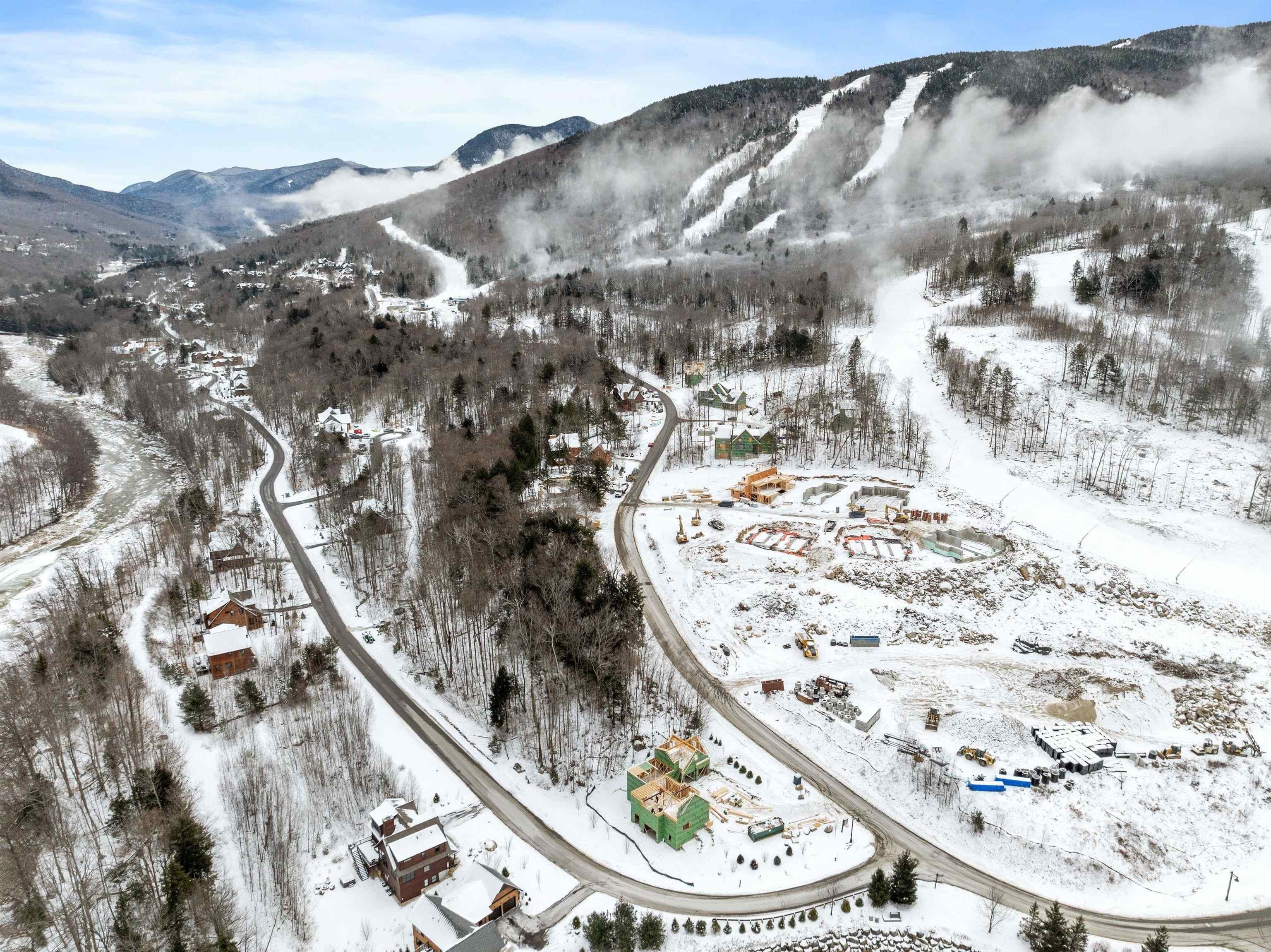 Lincoln, New Hampshire, 03251, United States, 5 Bedrooms Bedrooms, ,5 BathroomsBathrooms,Residential,For Sale,1979766