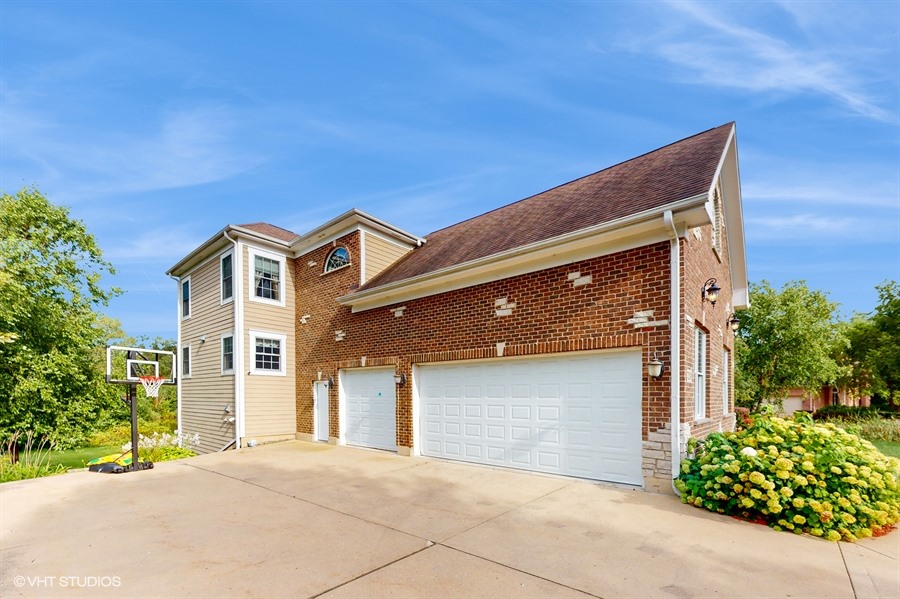 Lakewood, Illinois, 60014, United States, 5 Bedrooms Bedrooms, ,5 BathroomsBathrooms,Residential,For Sale,1980516