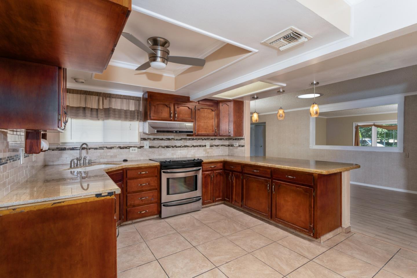 Clovis, California, 93611, United States, 4 Bedrooms Bedrooms, ,2 BathroomsBathrooms,Residential,For Sale,1907507