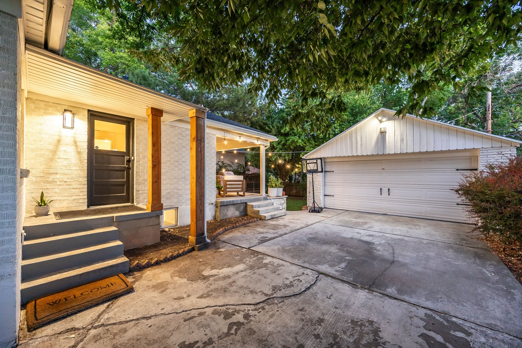  Remodeled Rambler with Outside Basement Entrance - 物件實景